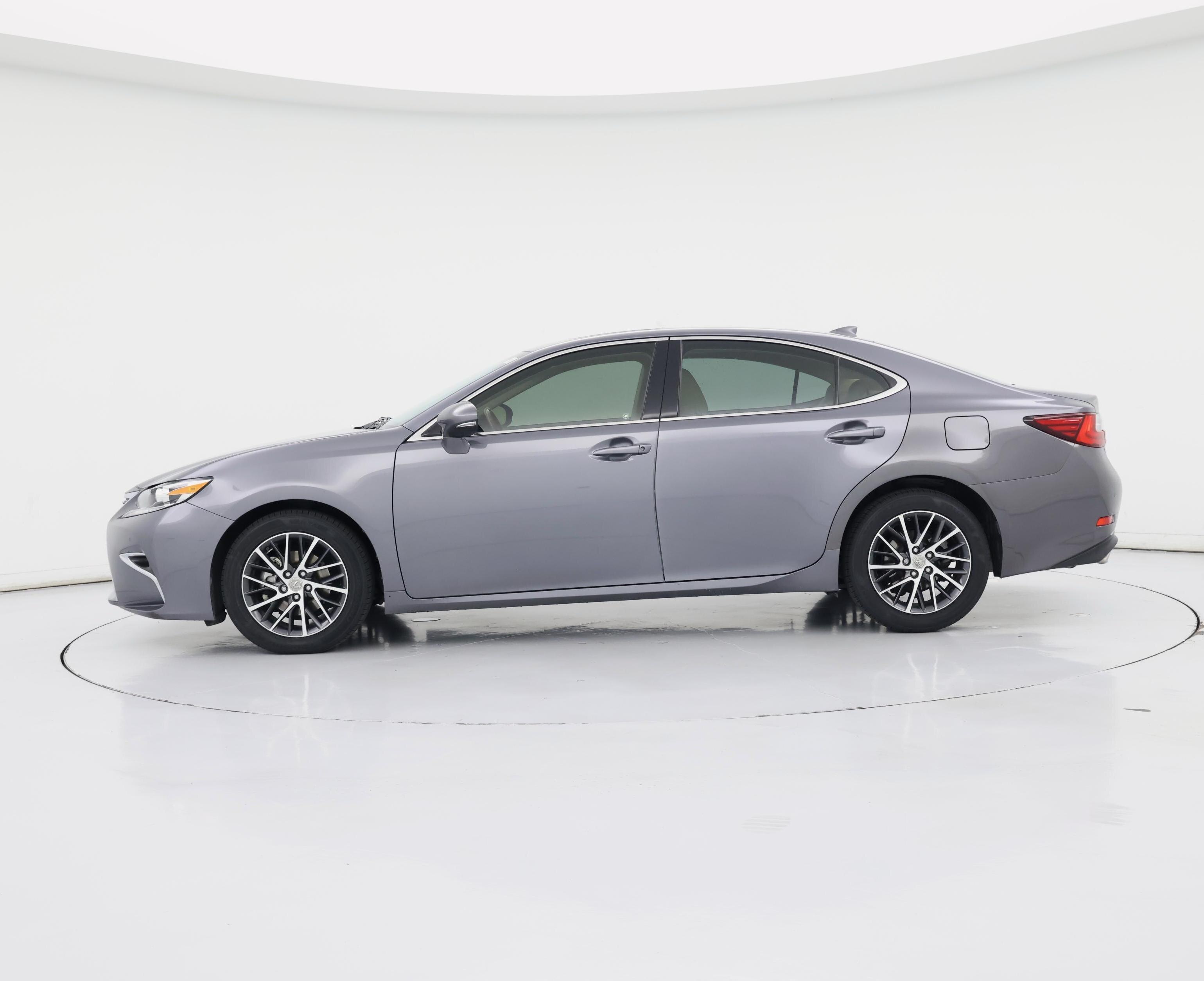 Thumbnail: 2016 Lexus ES - 3