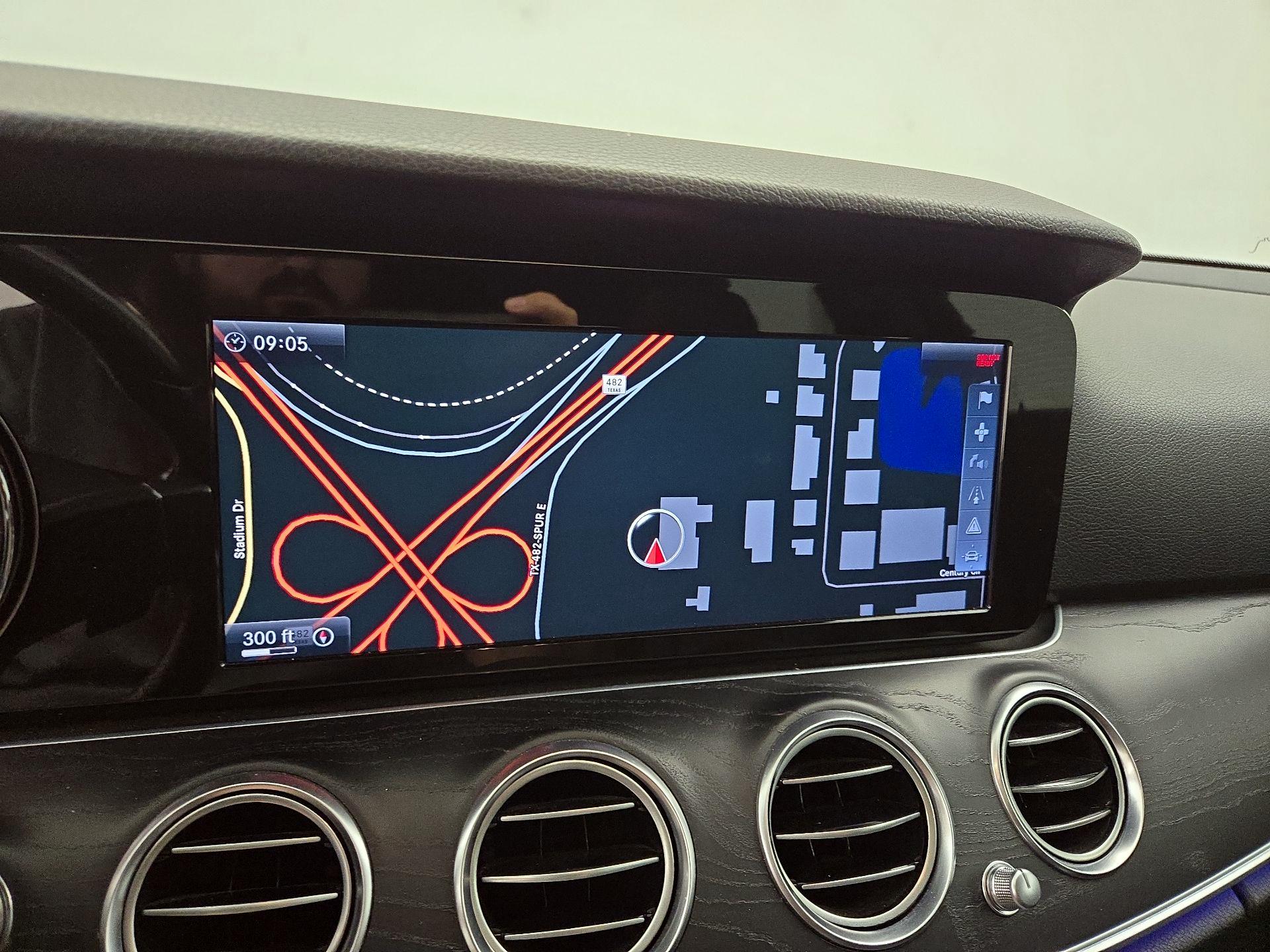 Thumbnail: 2017 Mercedes-Benz E-Class - 14