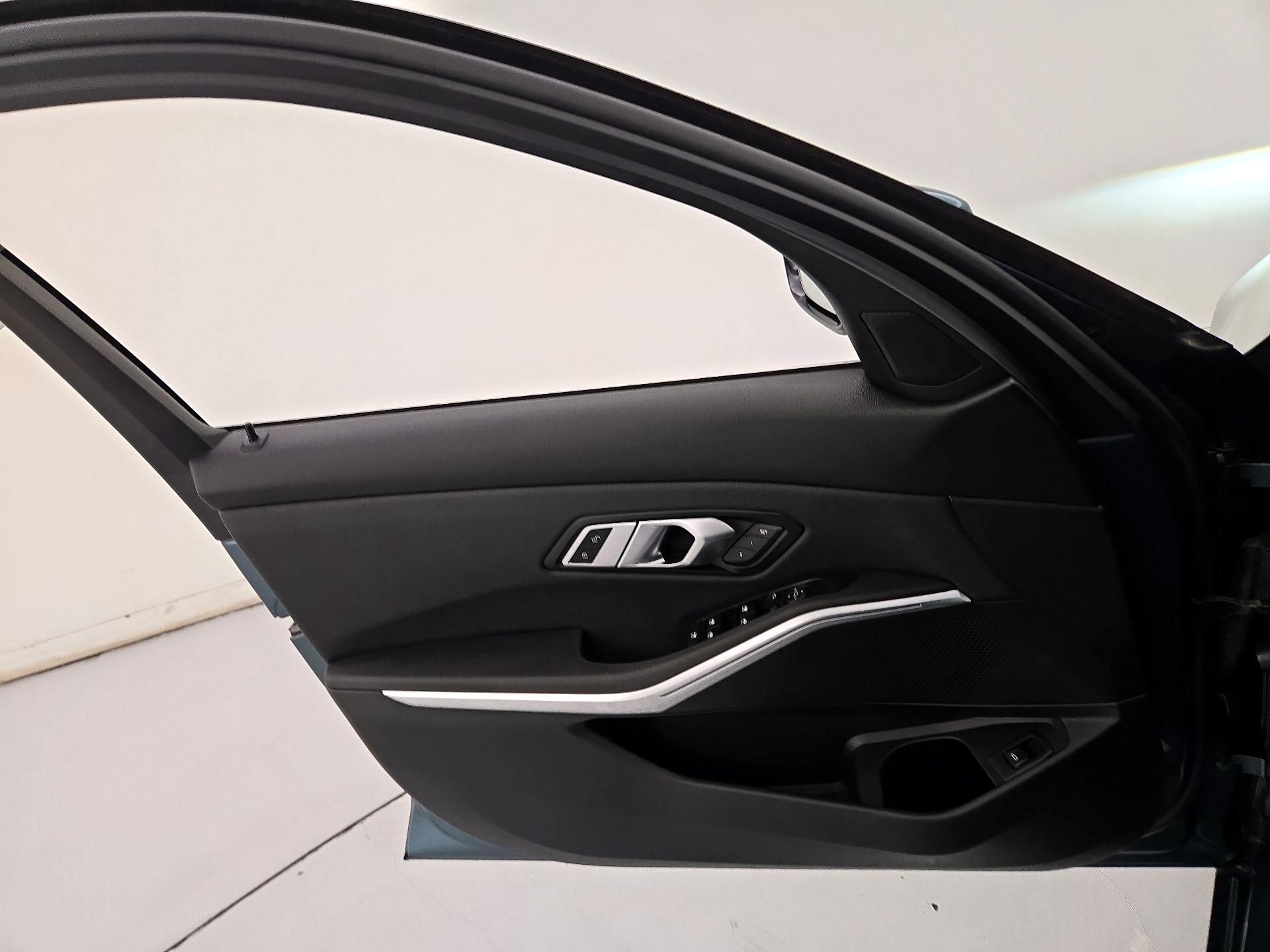 Thumbnail: 2020 BMW 3 Series - 12