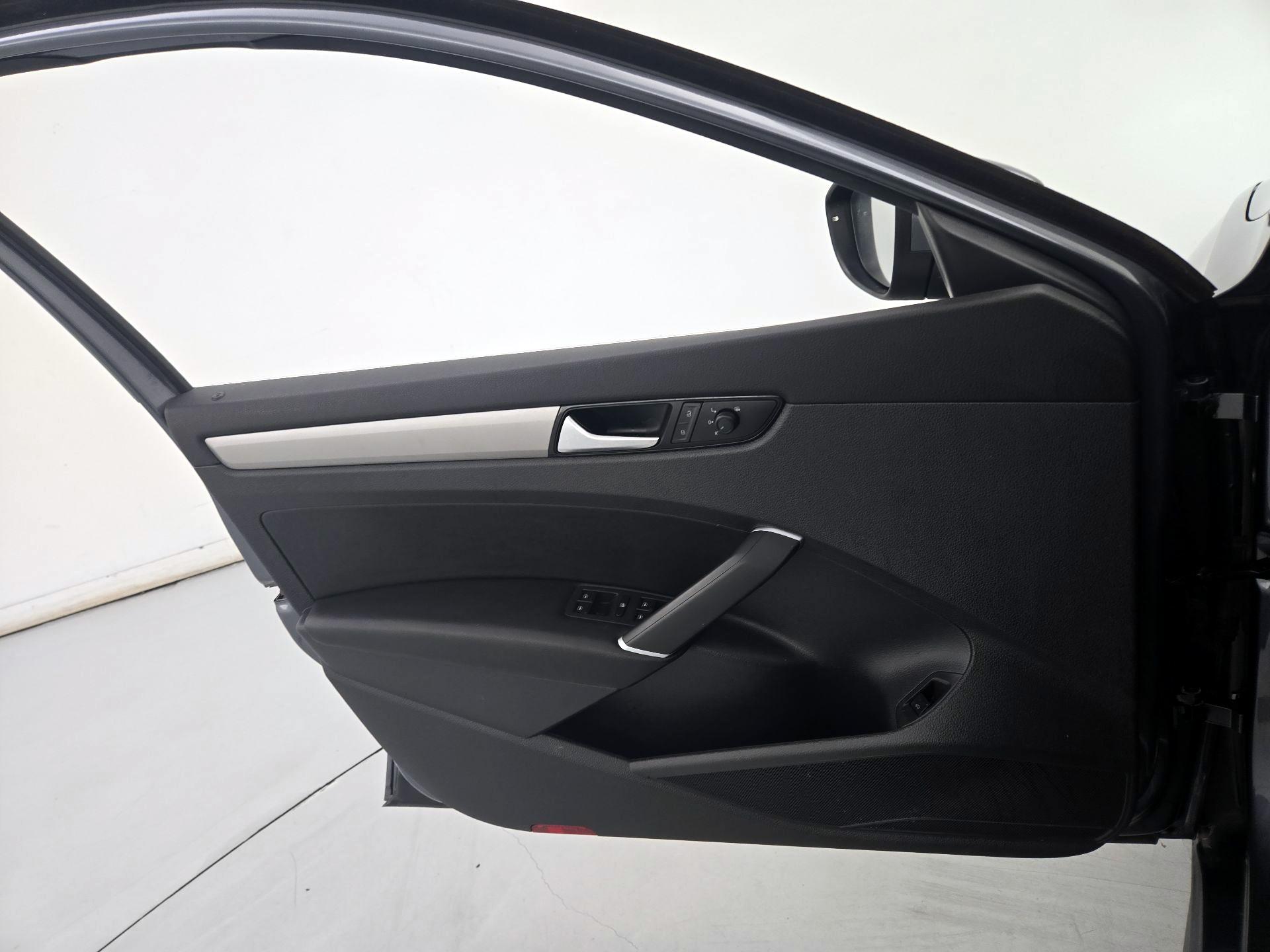 Thumbnail: 2021 Volkswagen Passat - 12