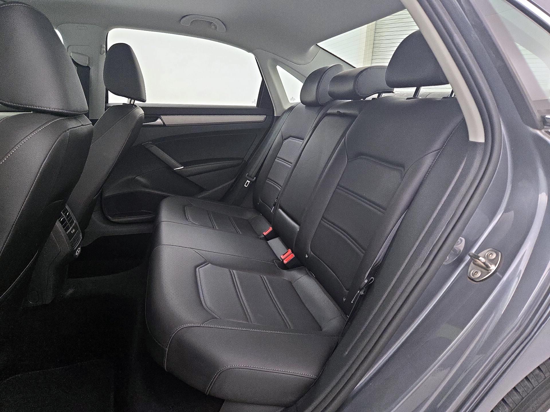 Thumbnail: 2021 Volkswagen Passat - 20