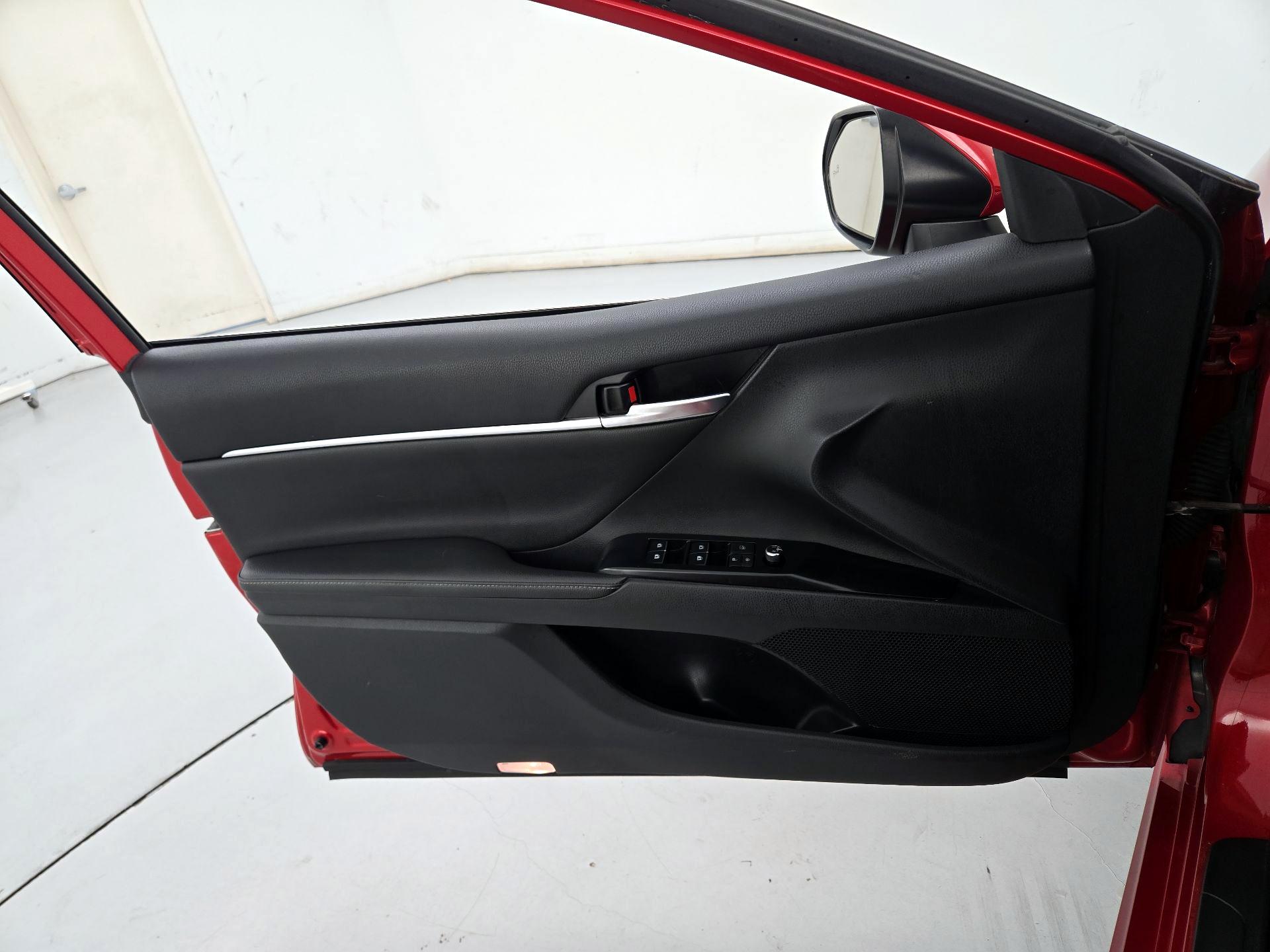 Thumbnail: 2019 Toyota Camry - 12