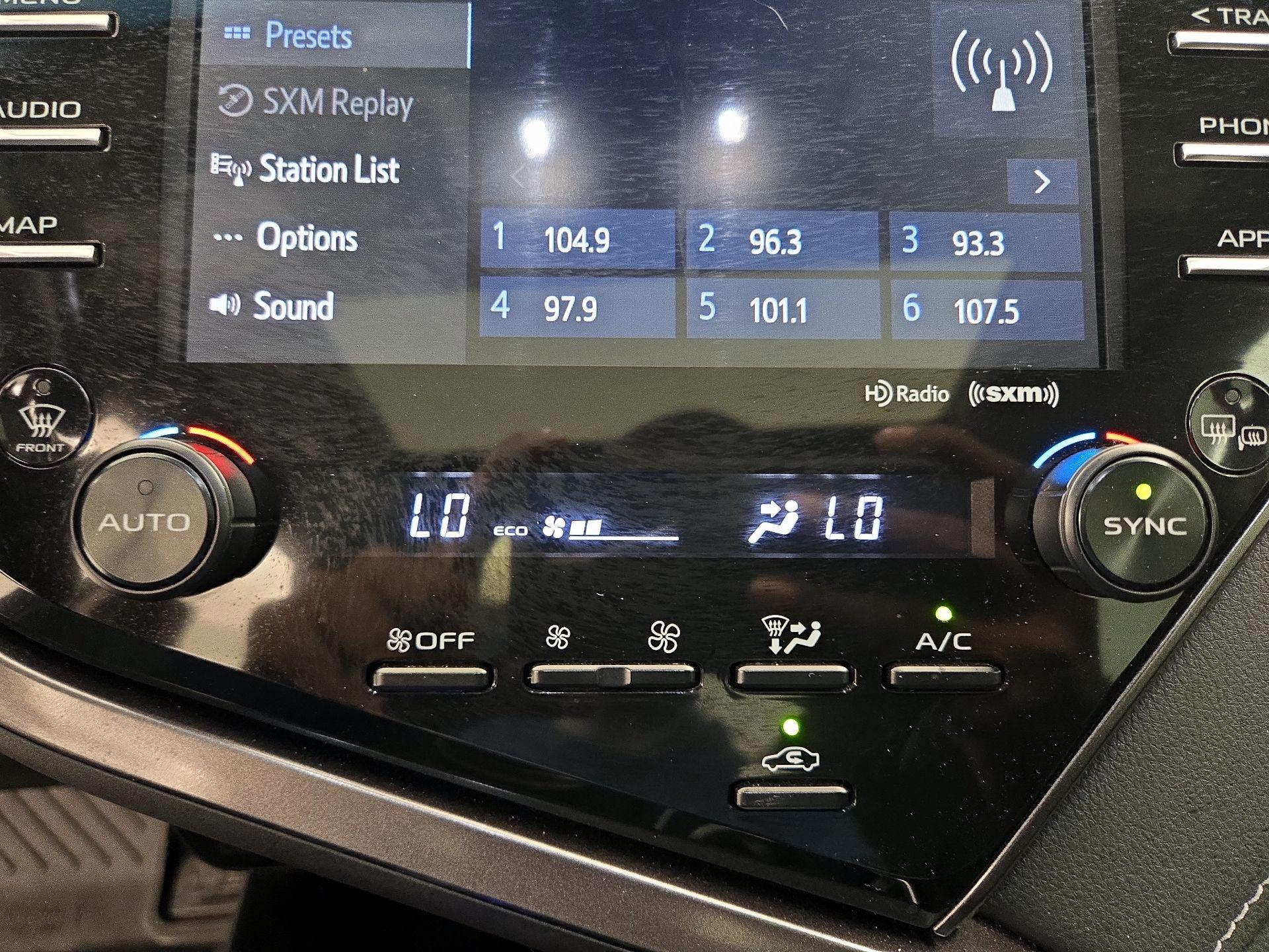 Thumbnail: 2019 Toyota Camry - 16