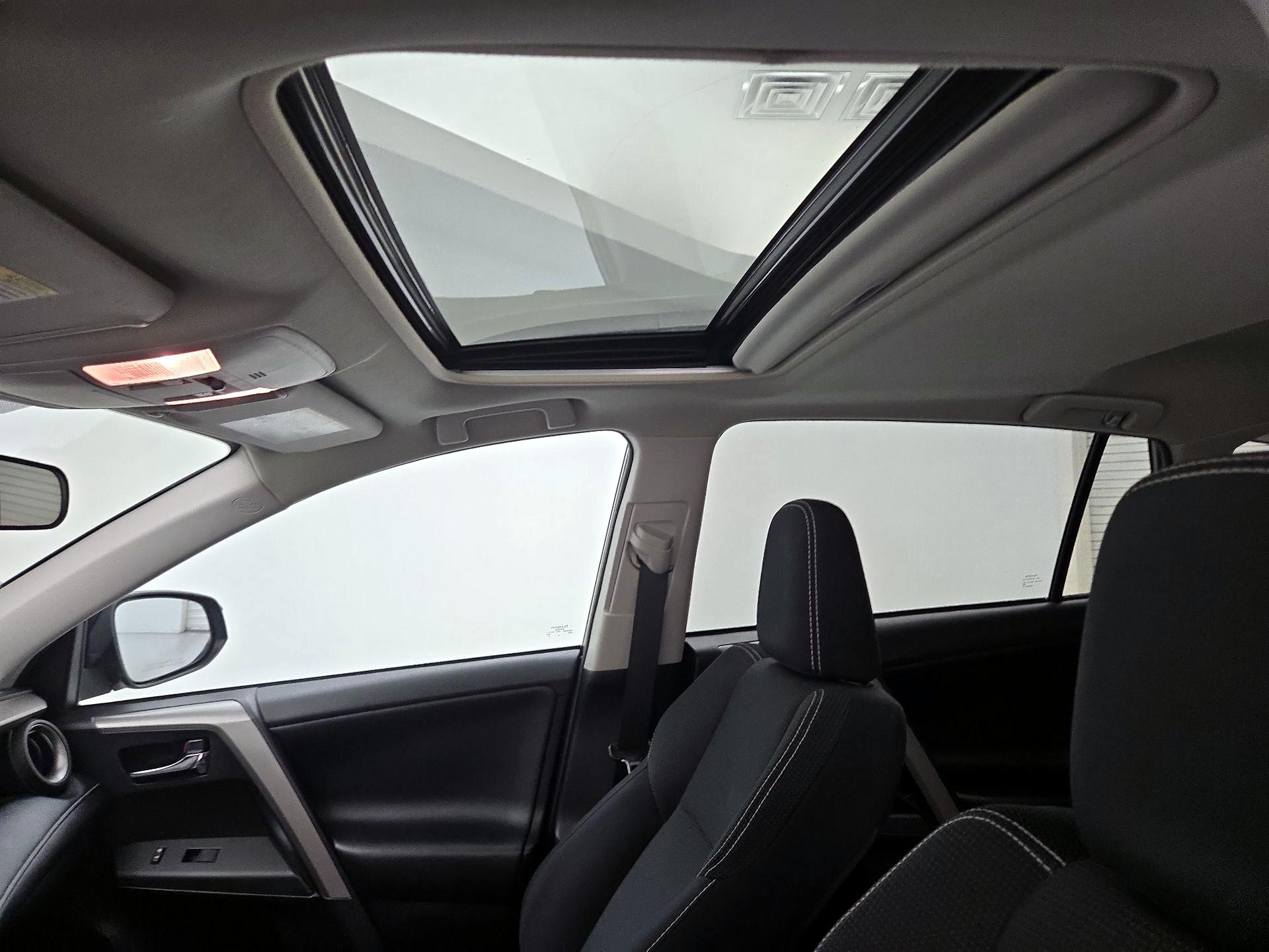 Thumbnail: 2018 Toyota RAV4 - 19