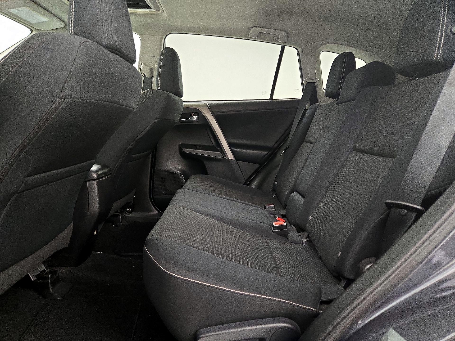 Thumbnail: 2018 Toyota RAV4 - 20