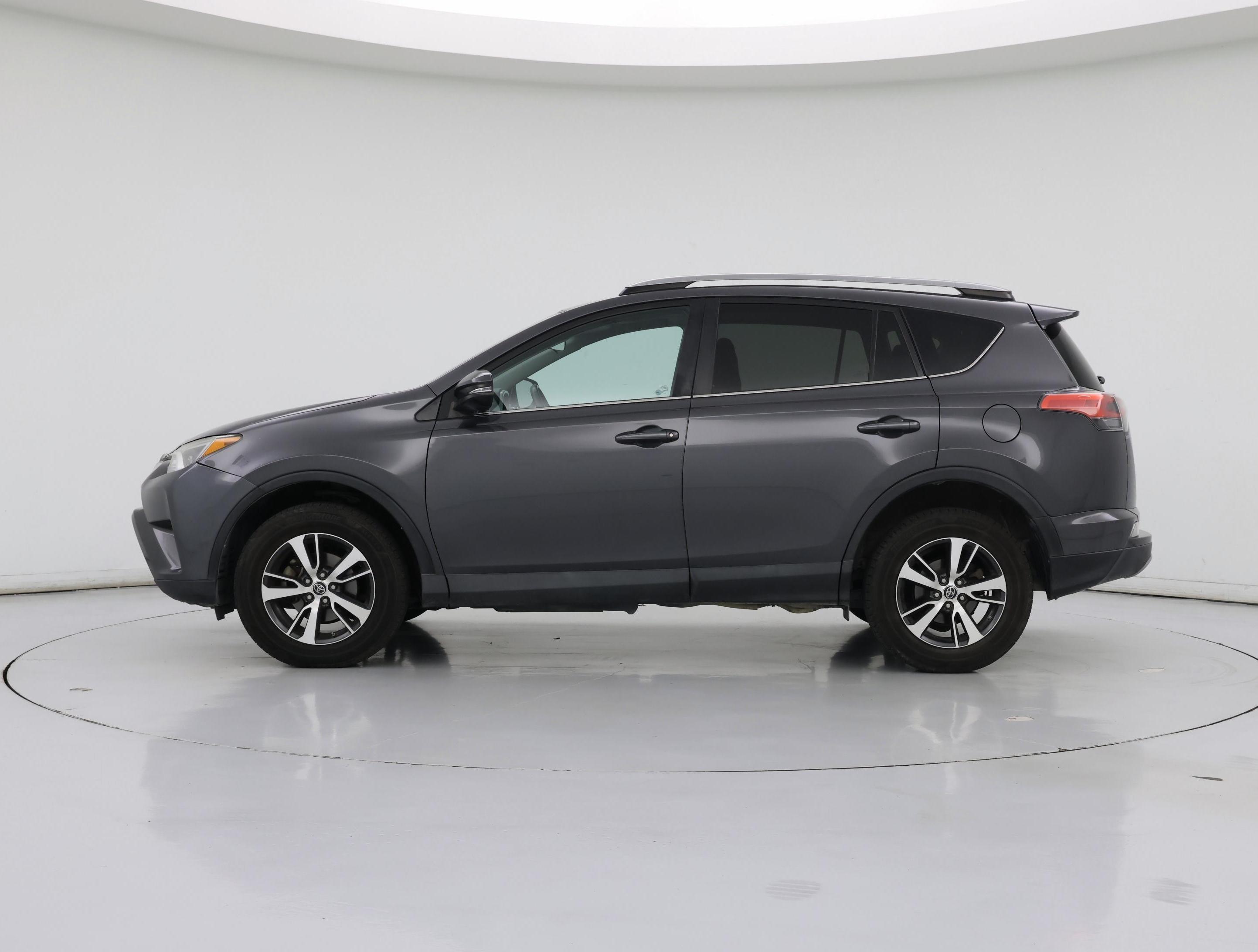 Thumbnail: 2018 Toyota RAV4 - 3