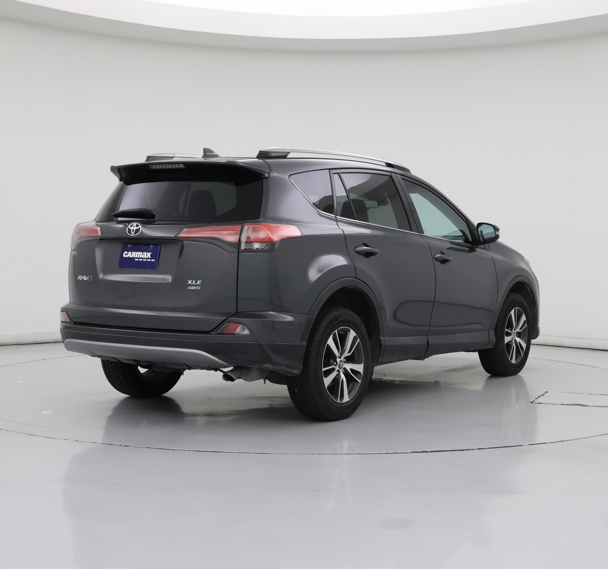 Thumbnail: 2018 Toyota RAV4 - 8