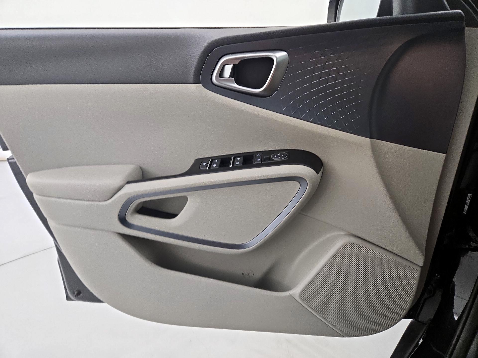 Thumbnail: 2023 Kia Soul - 12