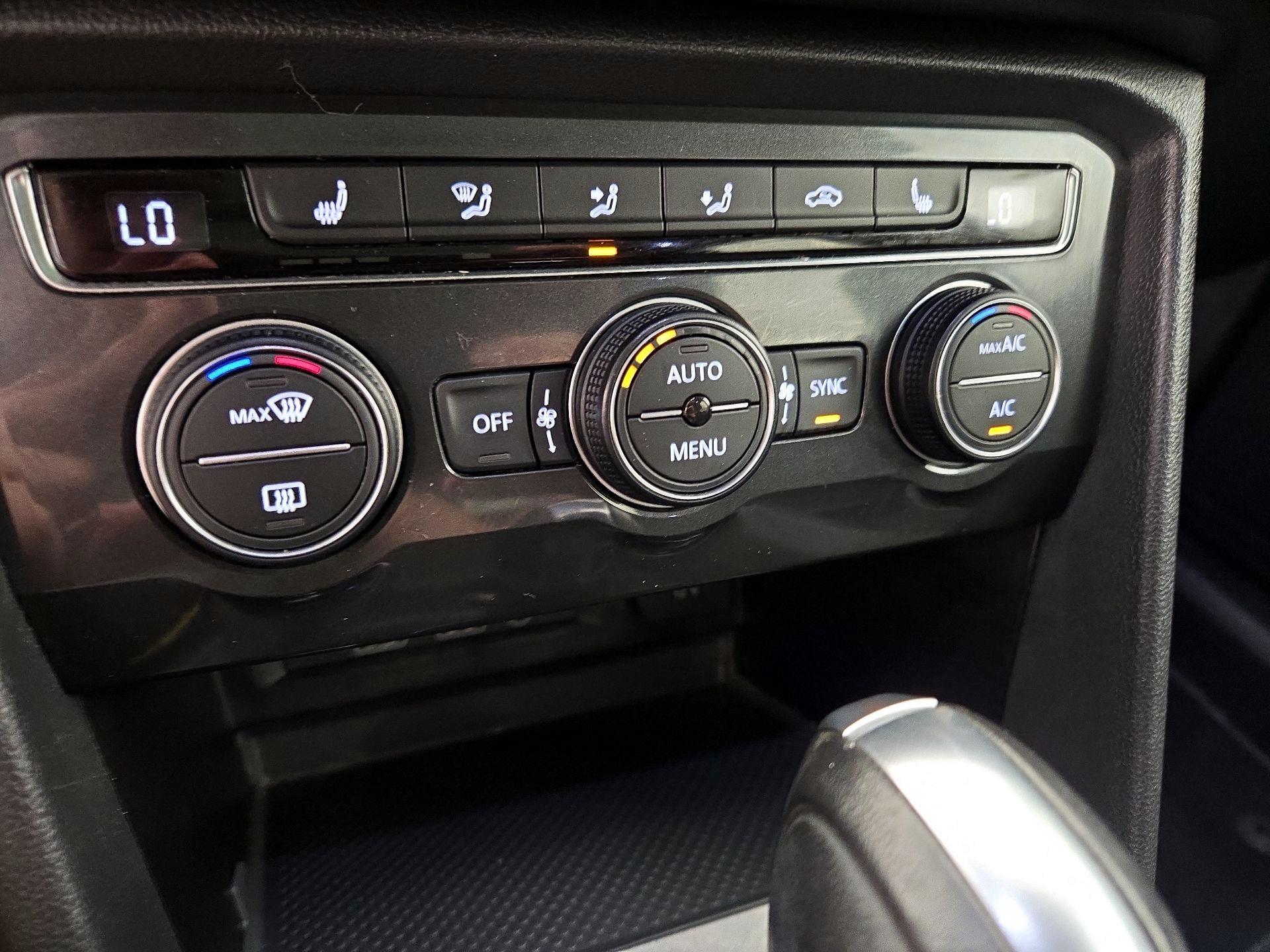 Thumbnail: 2019 Volkswagen Tiguan - 17
