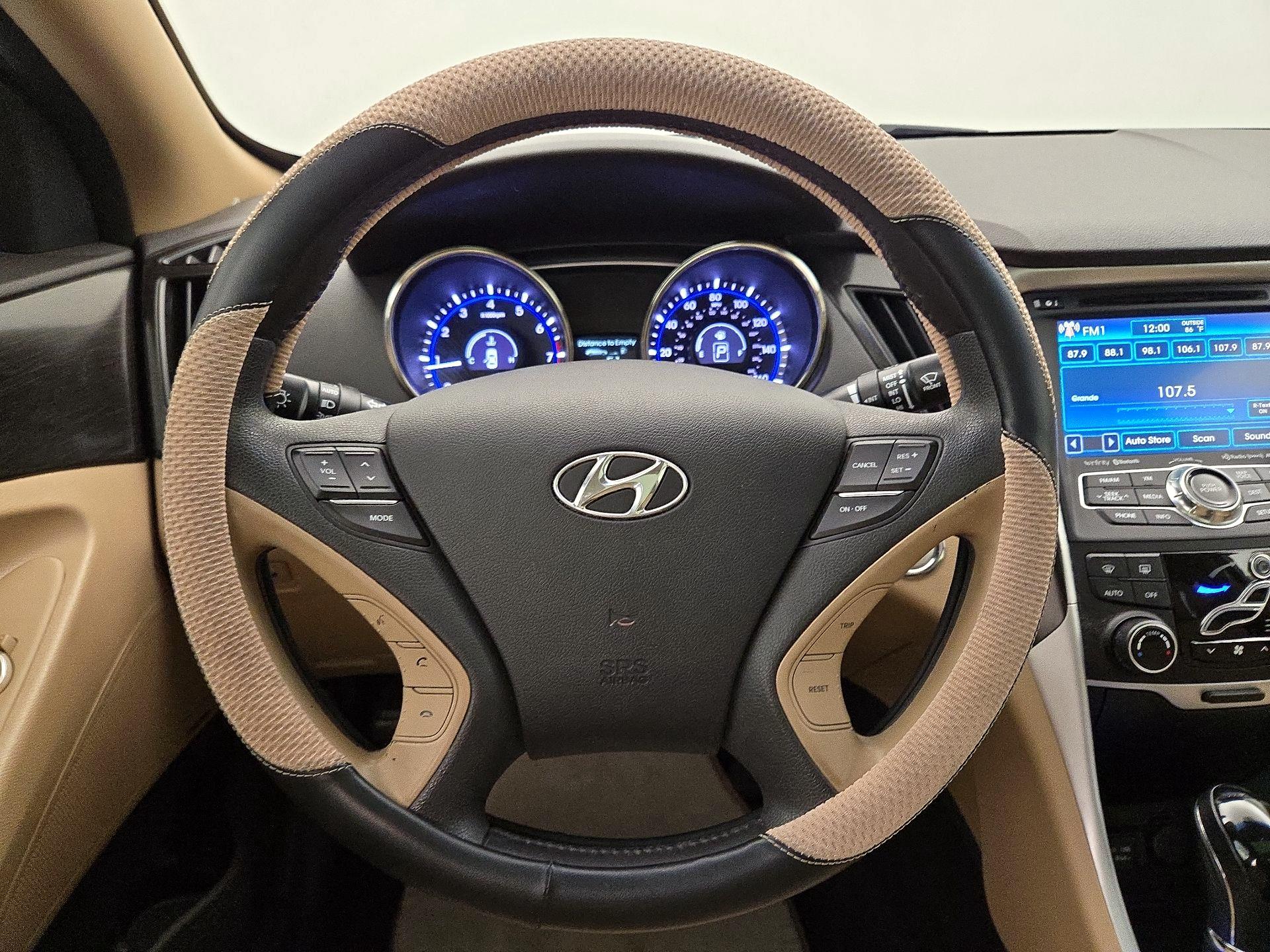 Thumbnail: 2013 Hyundai Sonata - 10