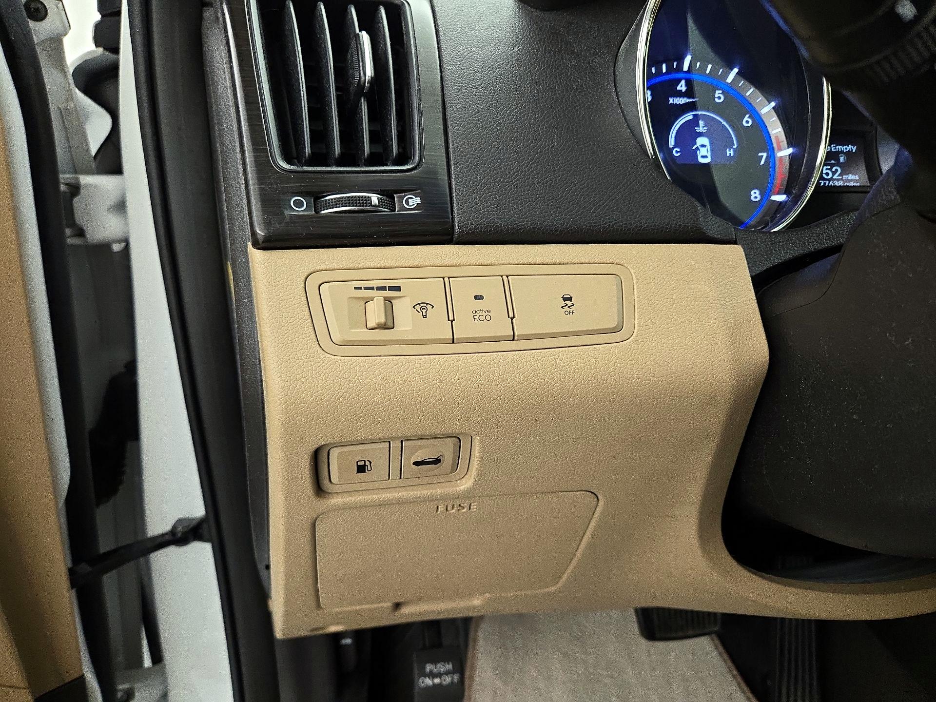 Thumbnail: 2013 Hyundai Sonata - 13