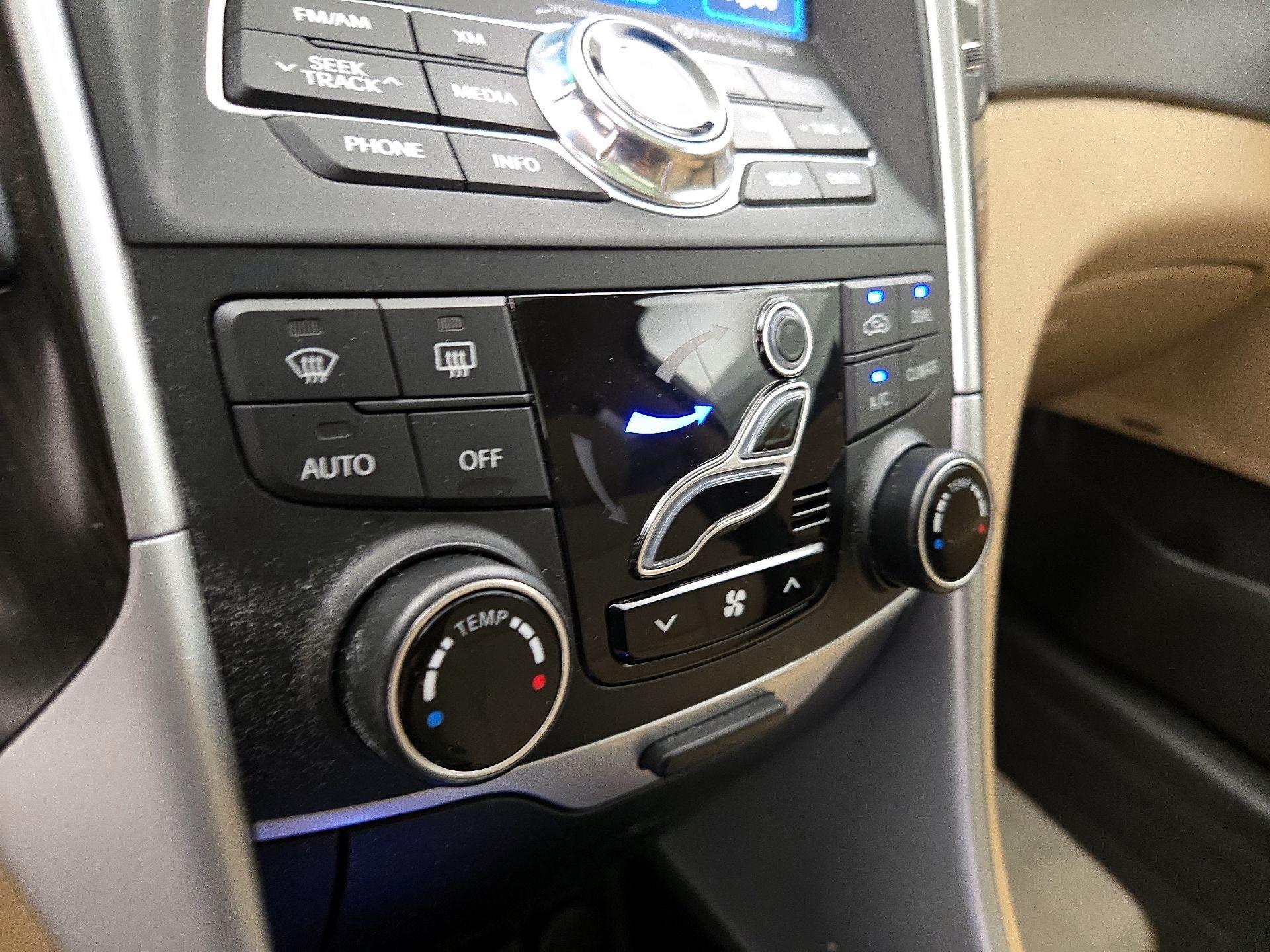 Thumbnail: 2013 Hyundai Sonata - 17