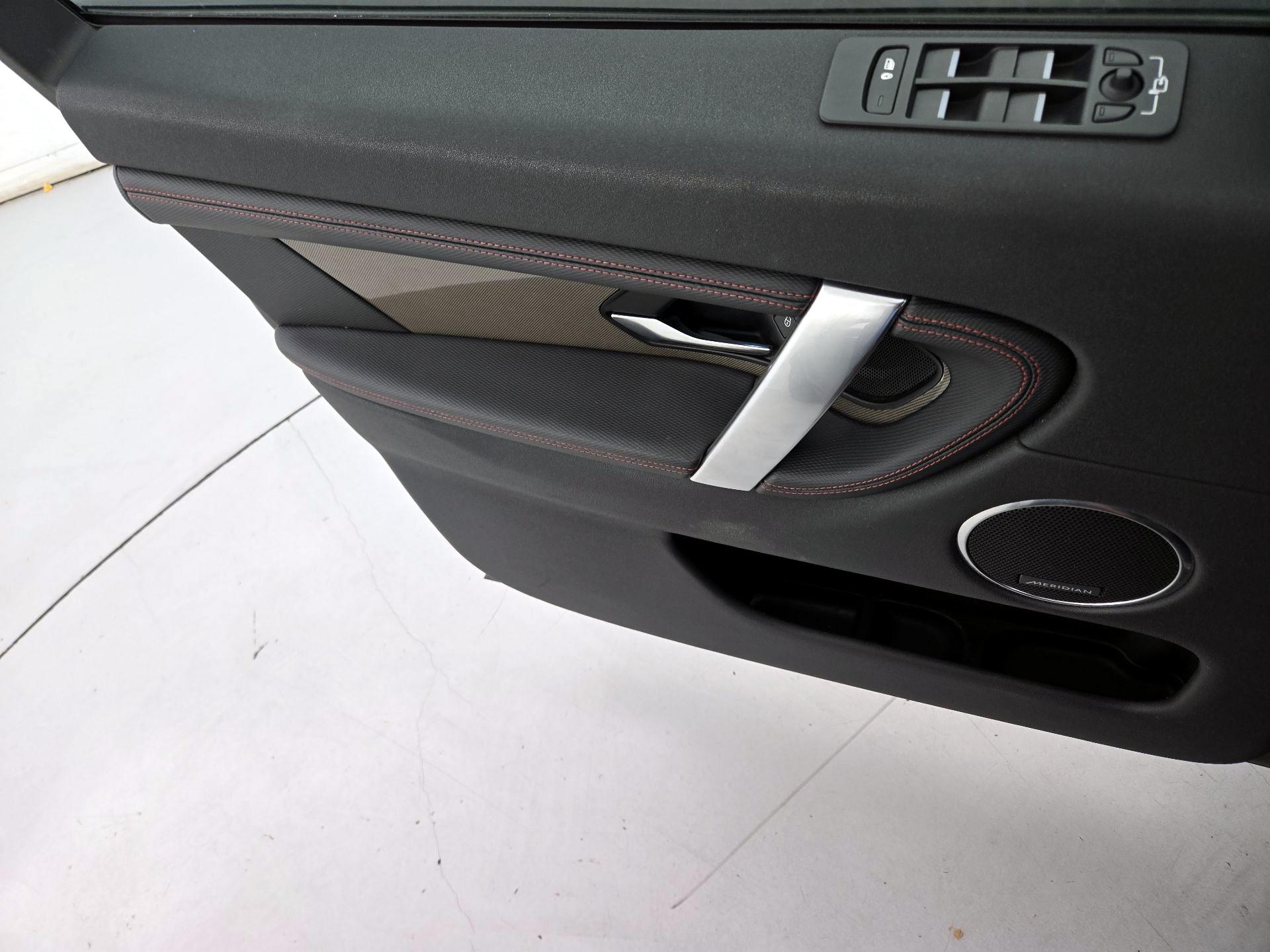 Thumbnail: 2020 Land Rover Discovery Sport - 12