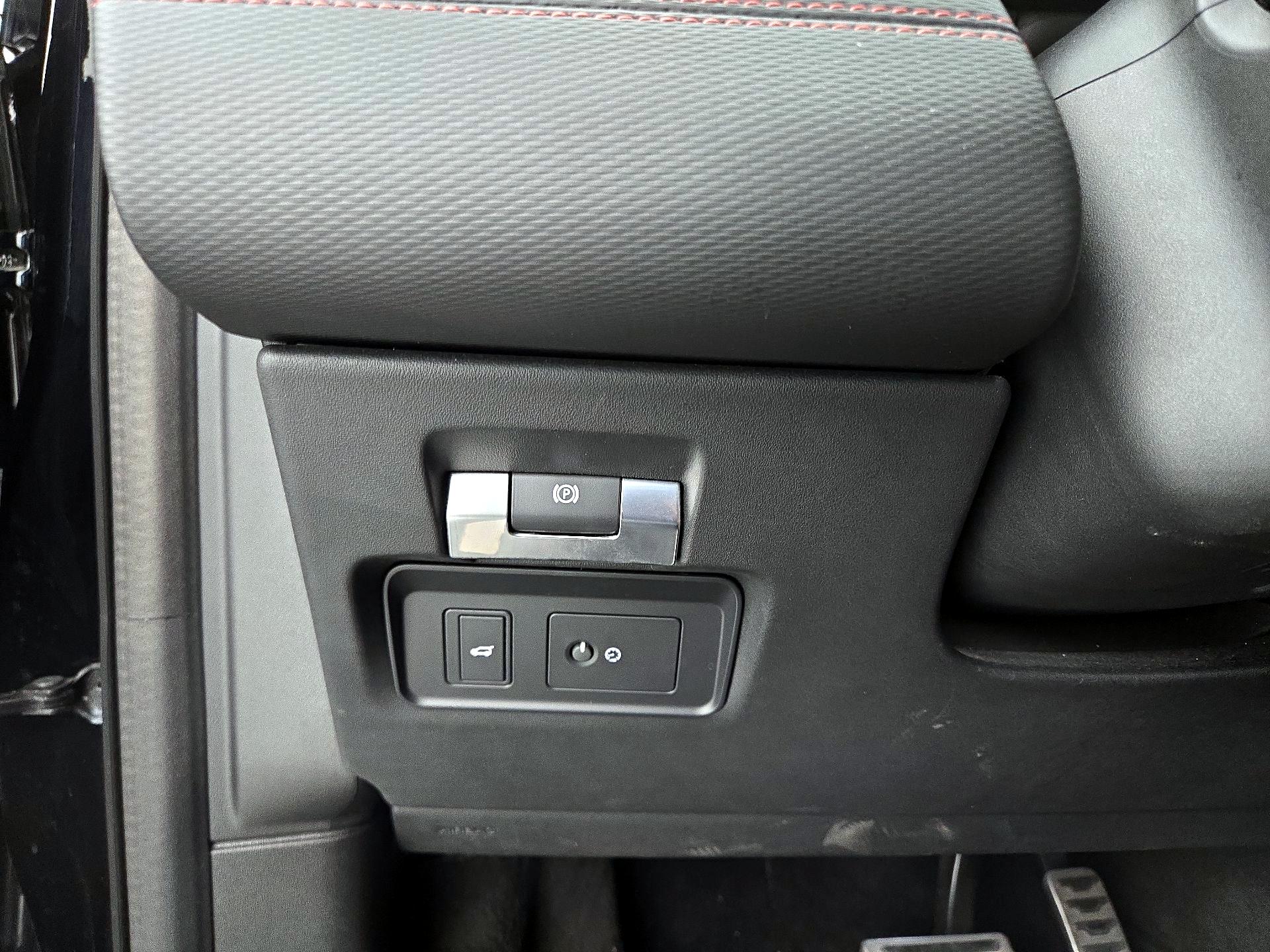 Thumbnail: 2020 Land Rover Discovery Sport - 13