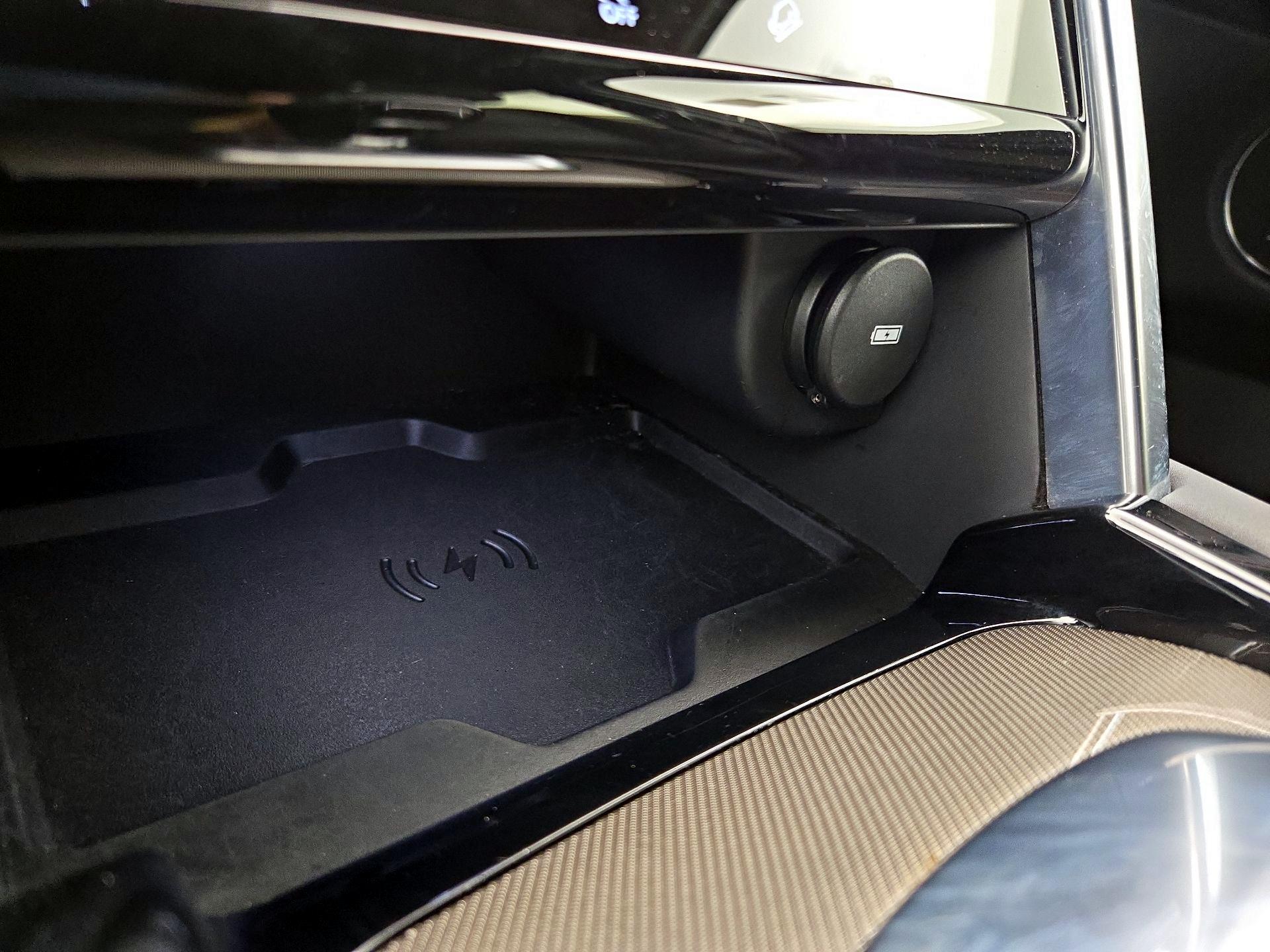 Thumbnail: 2020 Land Rover Discovery Sport - 19