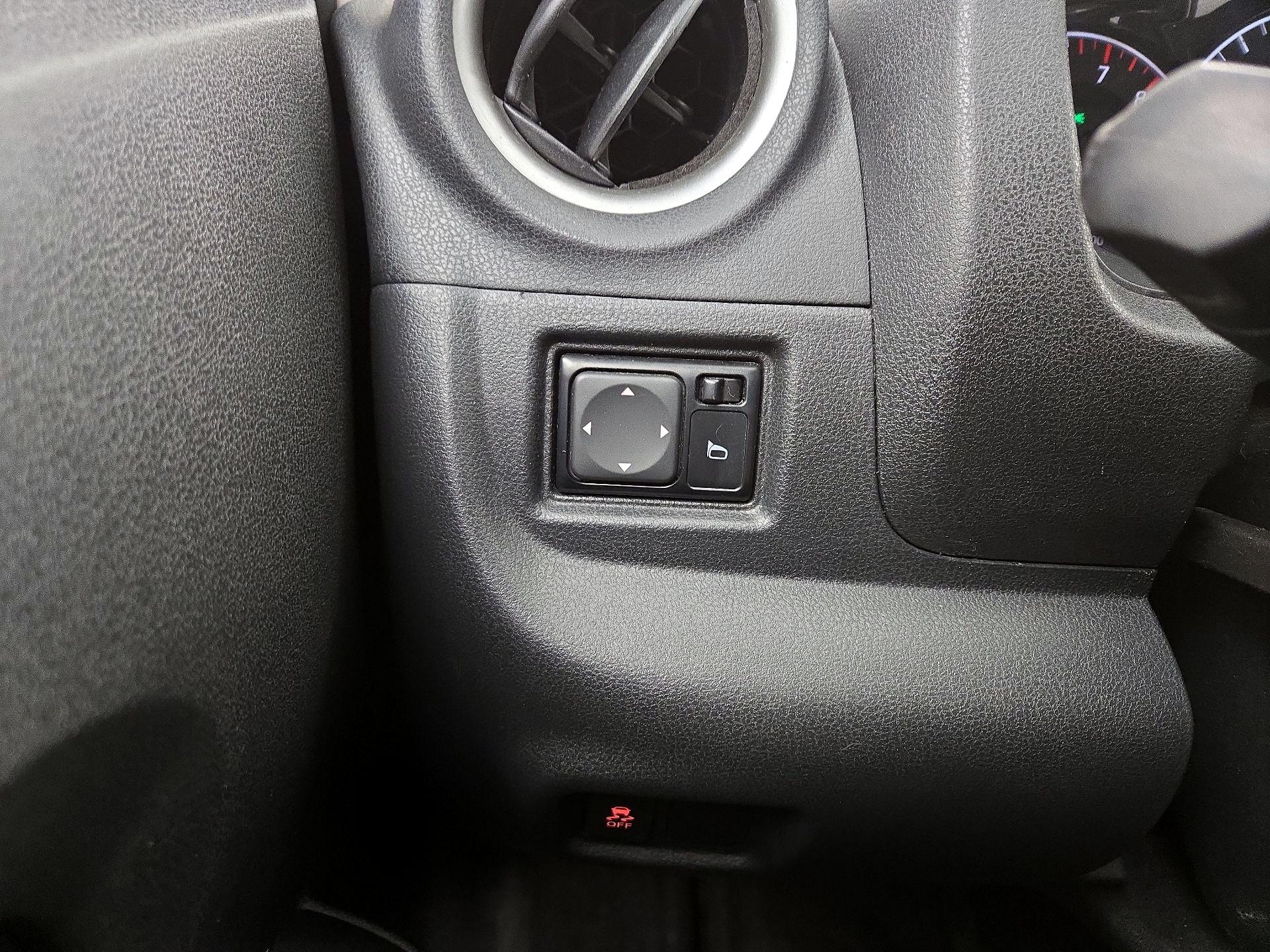 Thumbnail: 2017 Nissan Versa Note - 13