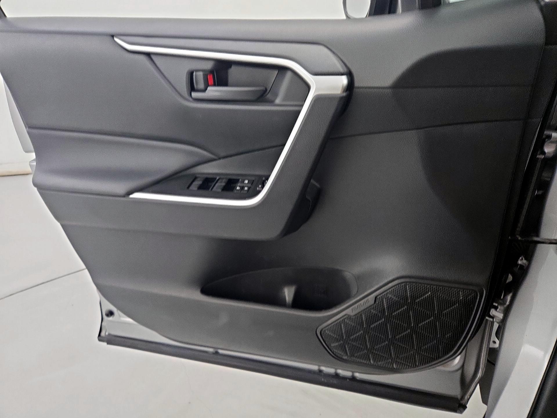 Thumbnail: 2022 Toyota RAV4 - 12