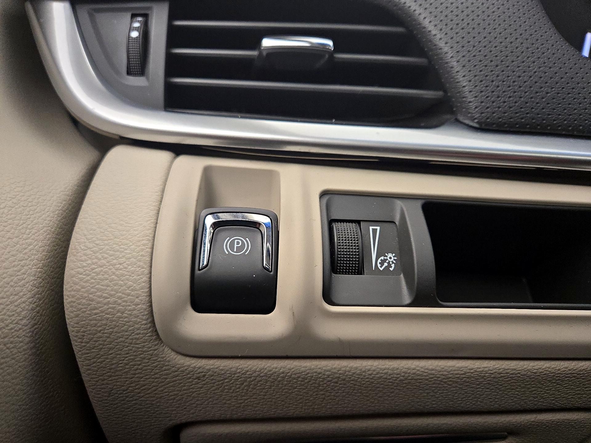Thumbnail: 2018 Cadillac XTS - 13