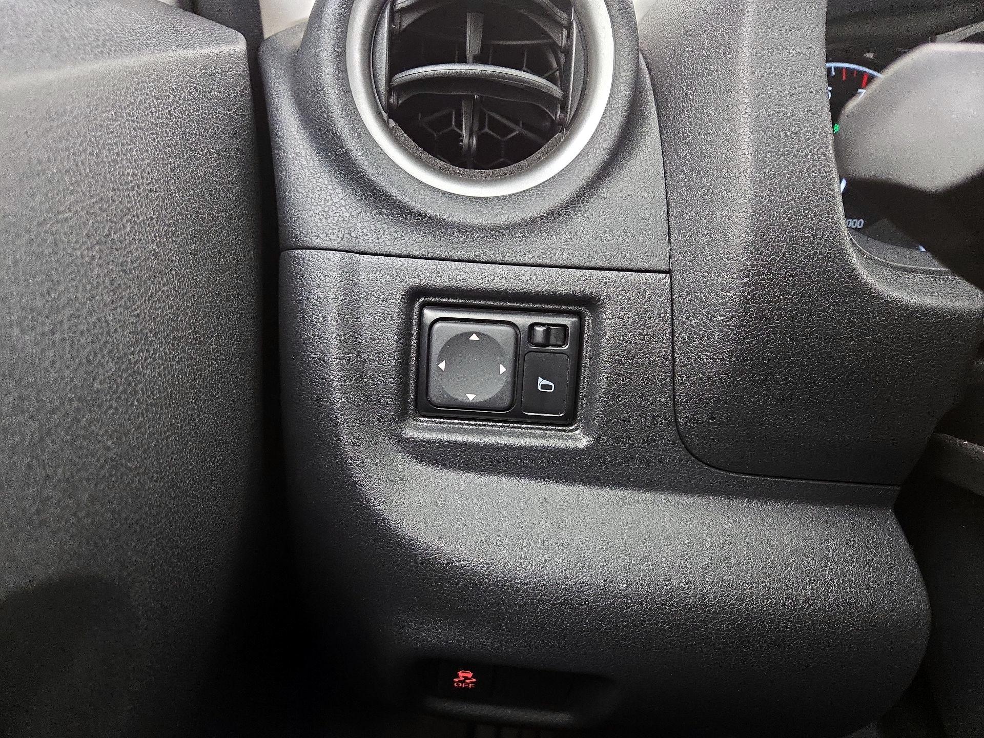 Thumbnail: 2018 Nissan Versa Note - 13