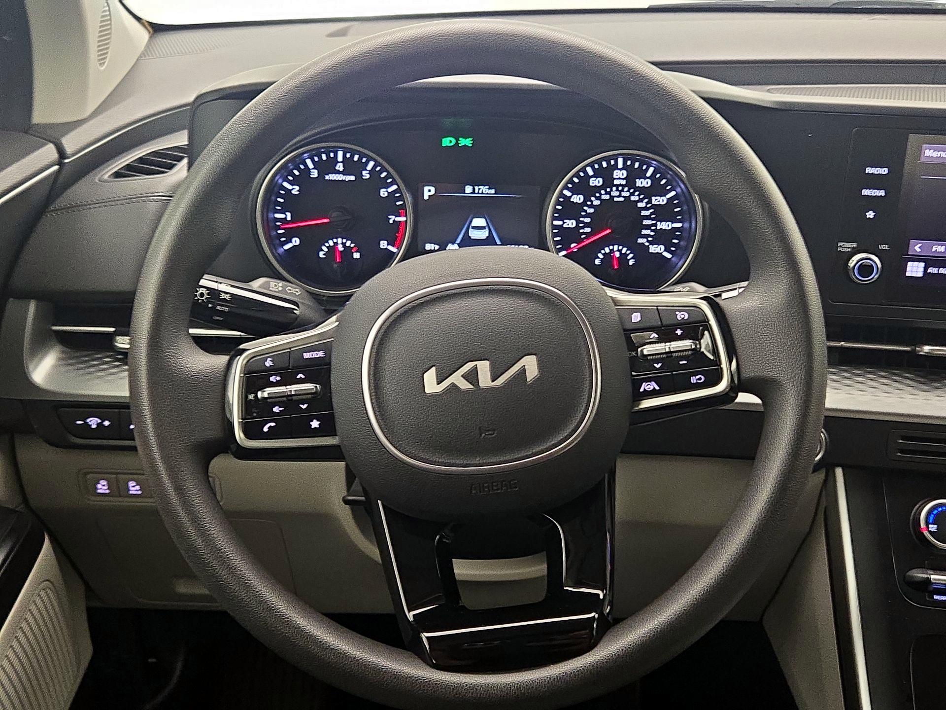 Thumbnail: 2022 Kia Carnival - 10