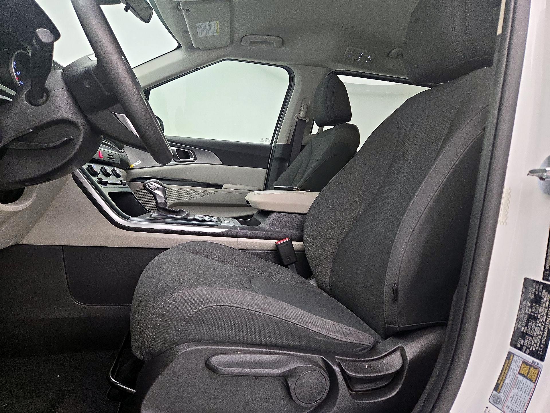 Thumbnail: 2022 Kia Carnival - 11