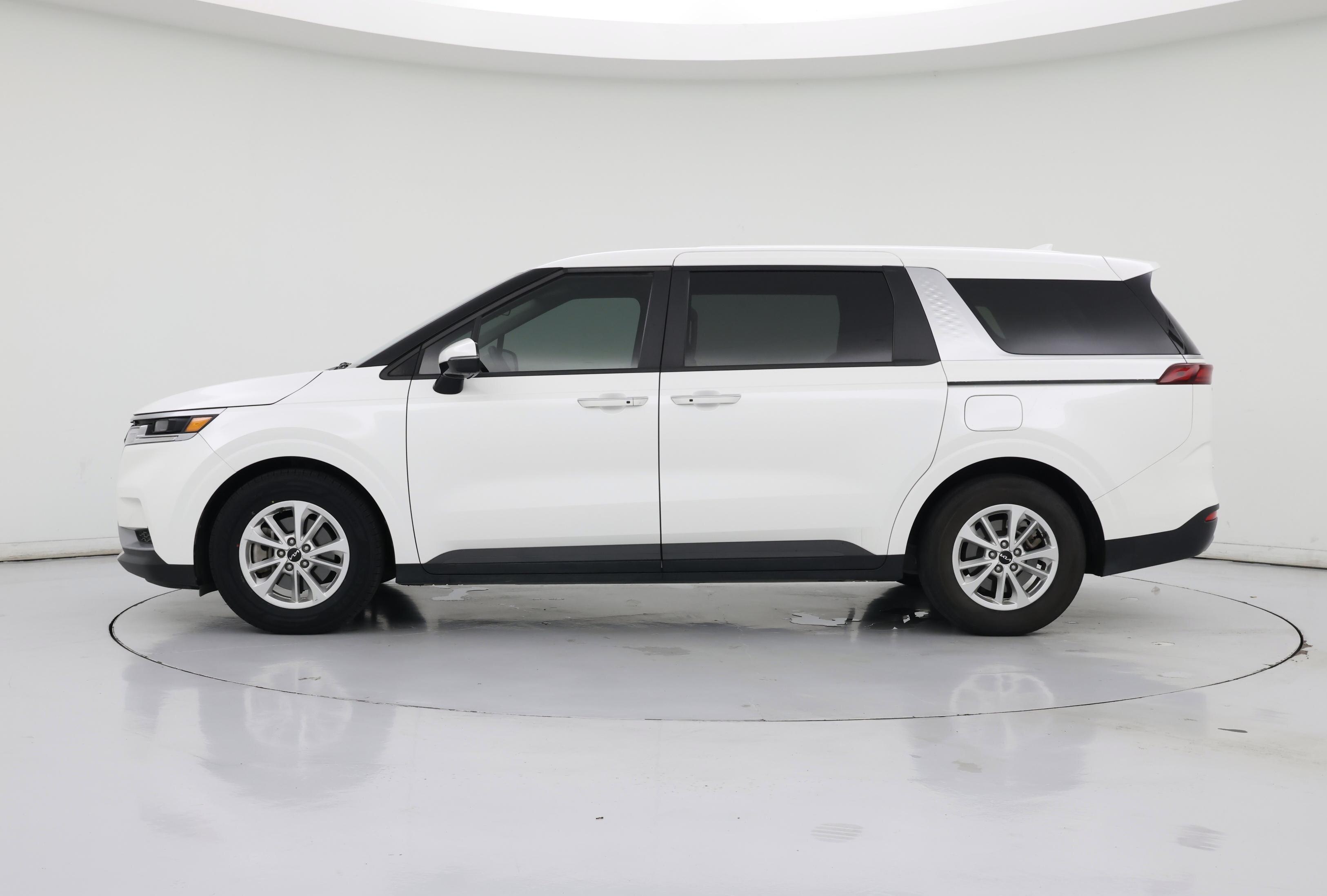 Thumbnail: 2022 Kia Carnival - 3