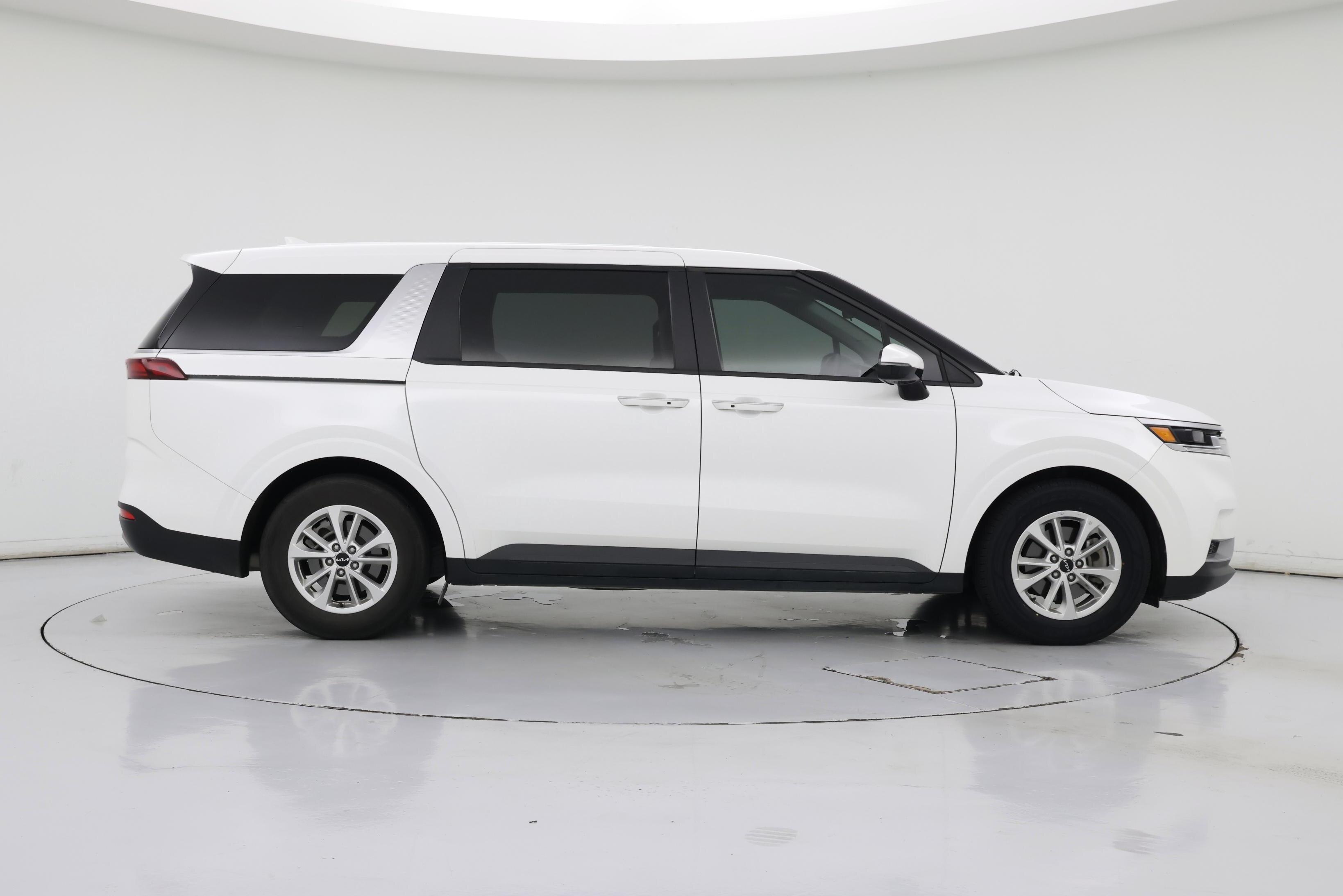 Thumbnail: 2022 Kia Carnival - 7