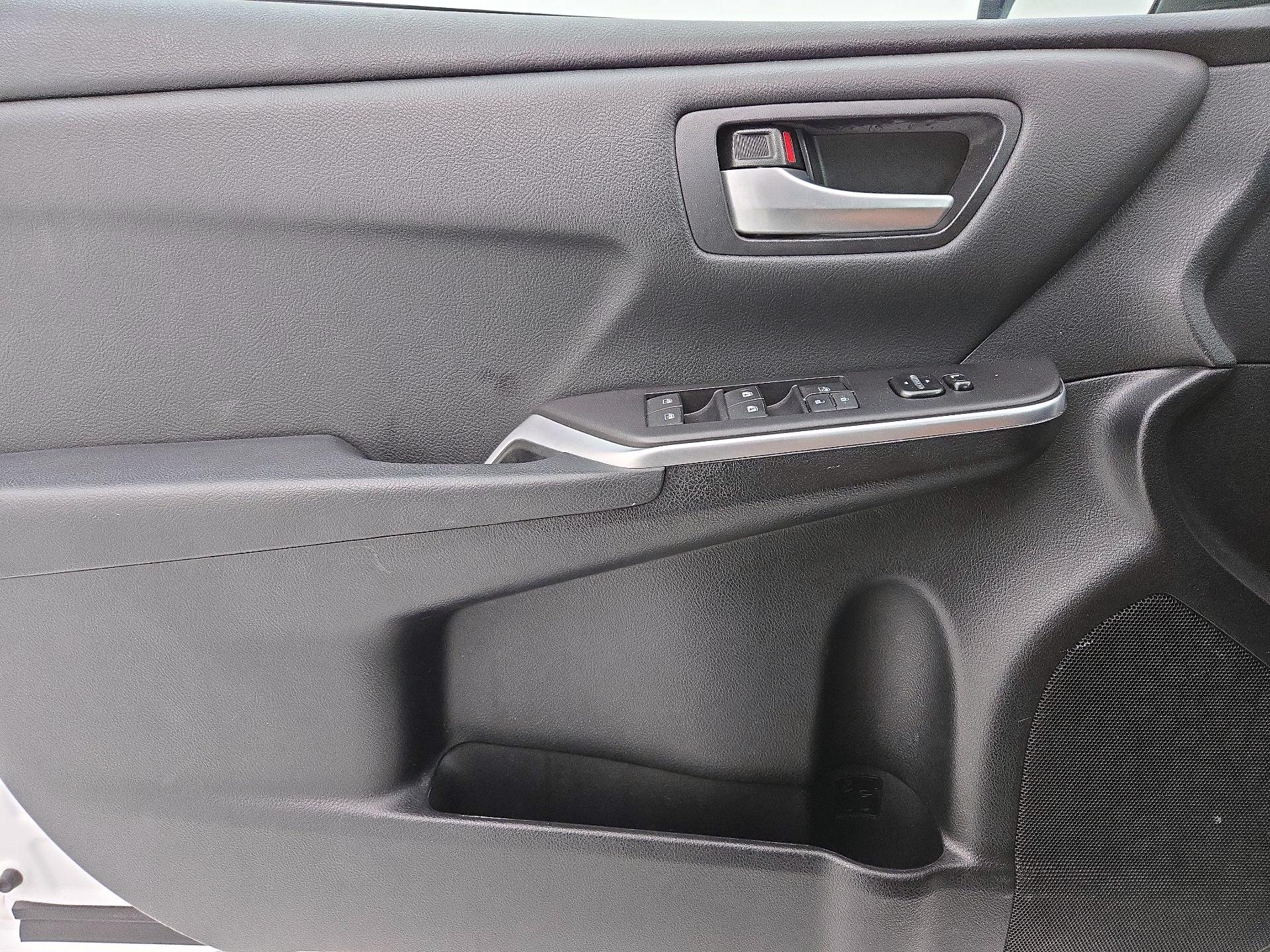 Thumbnail: 2015 Toyota Camry - 12