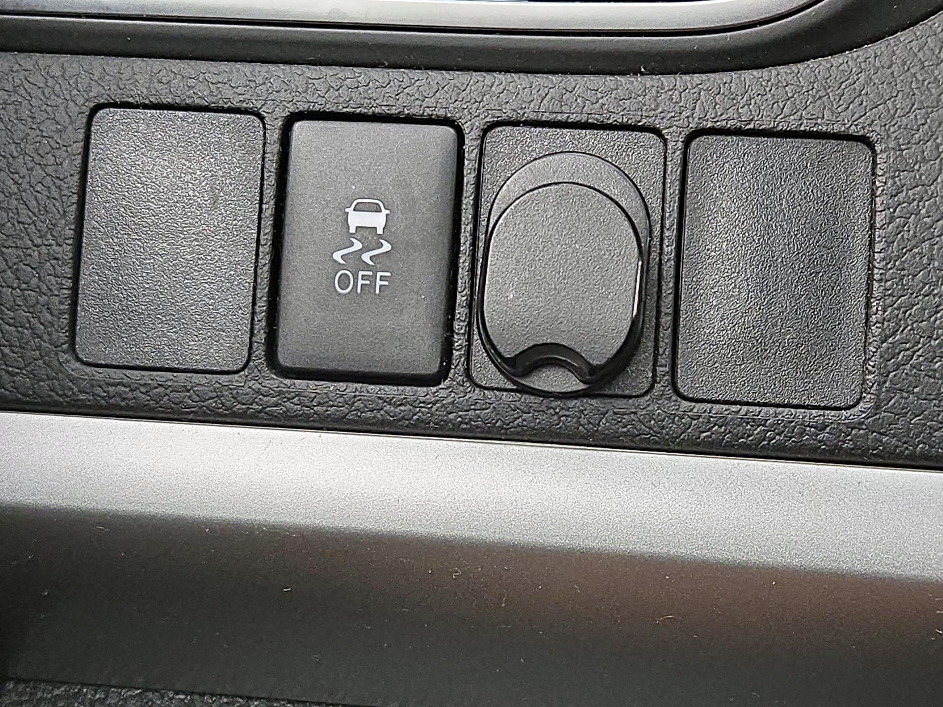 Thumbnail: 2015 Toyota Camry - 13