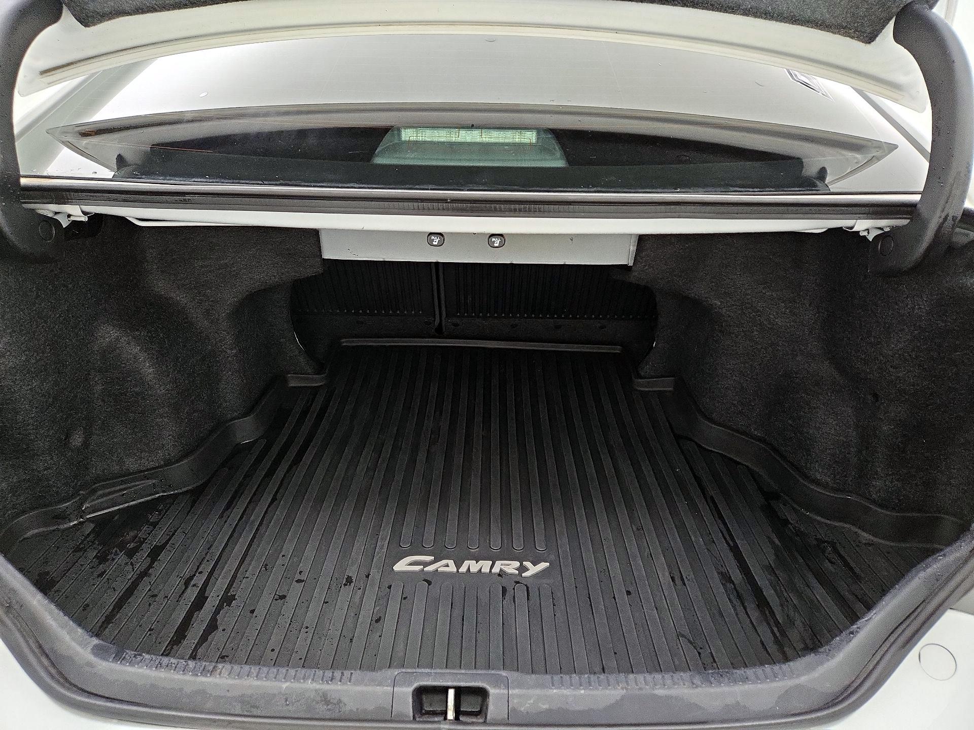 Thumbnail: 2015 Toyota Camry - 20