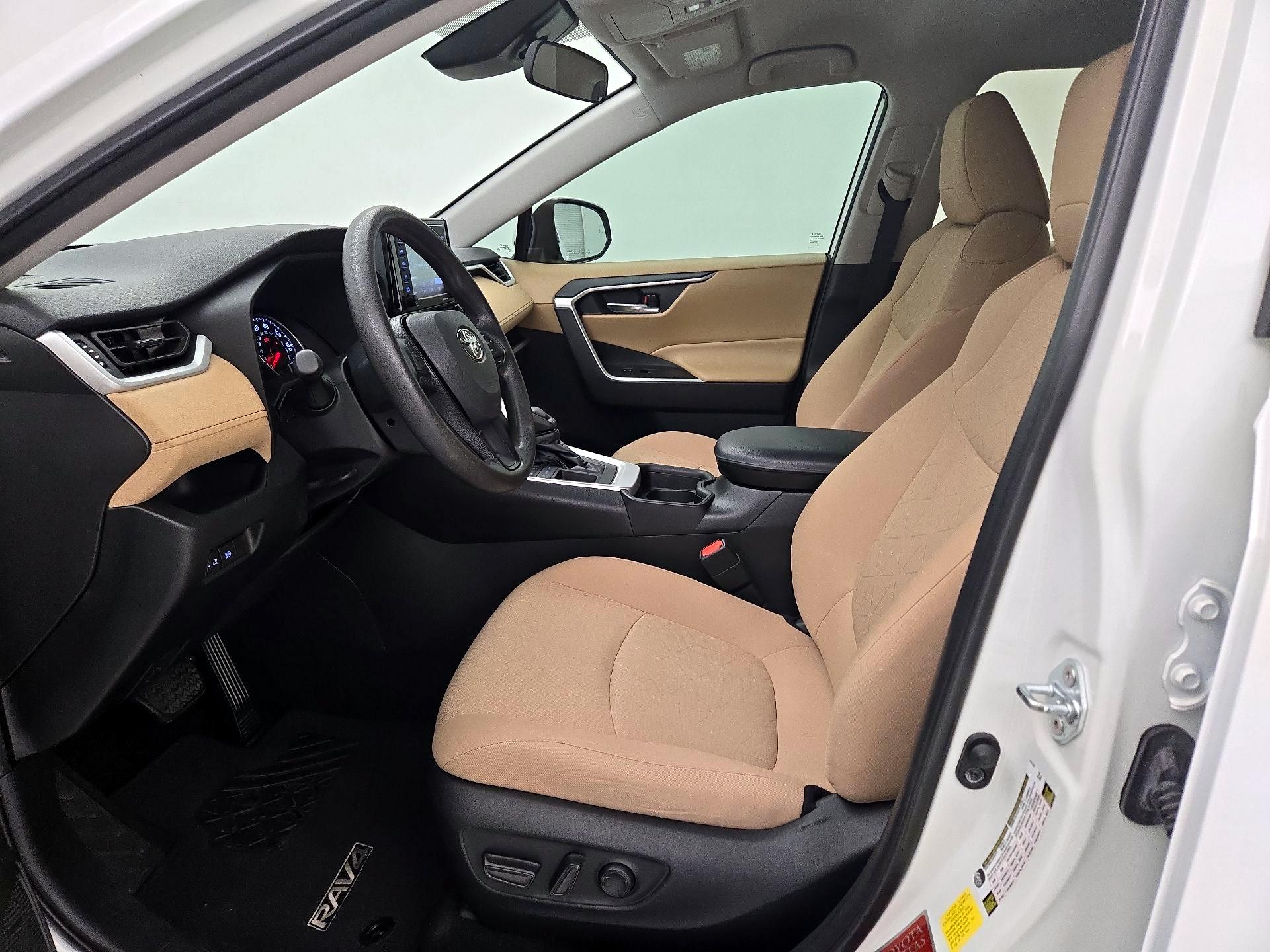 Thumbnail: 2021 Toyota RAV4 - 11