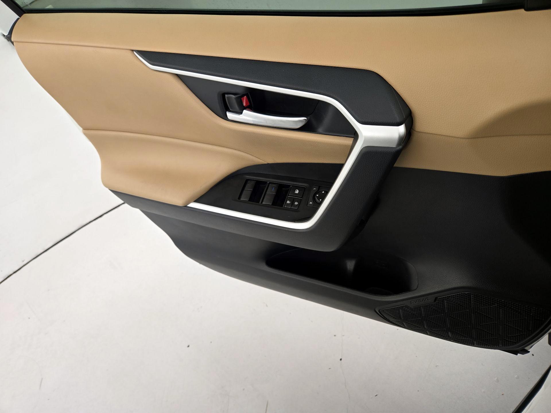 Thumbnail: 2021 Toyota RAV4 - 12