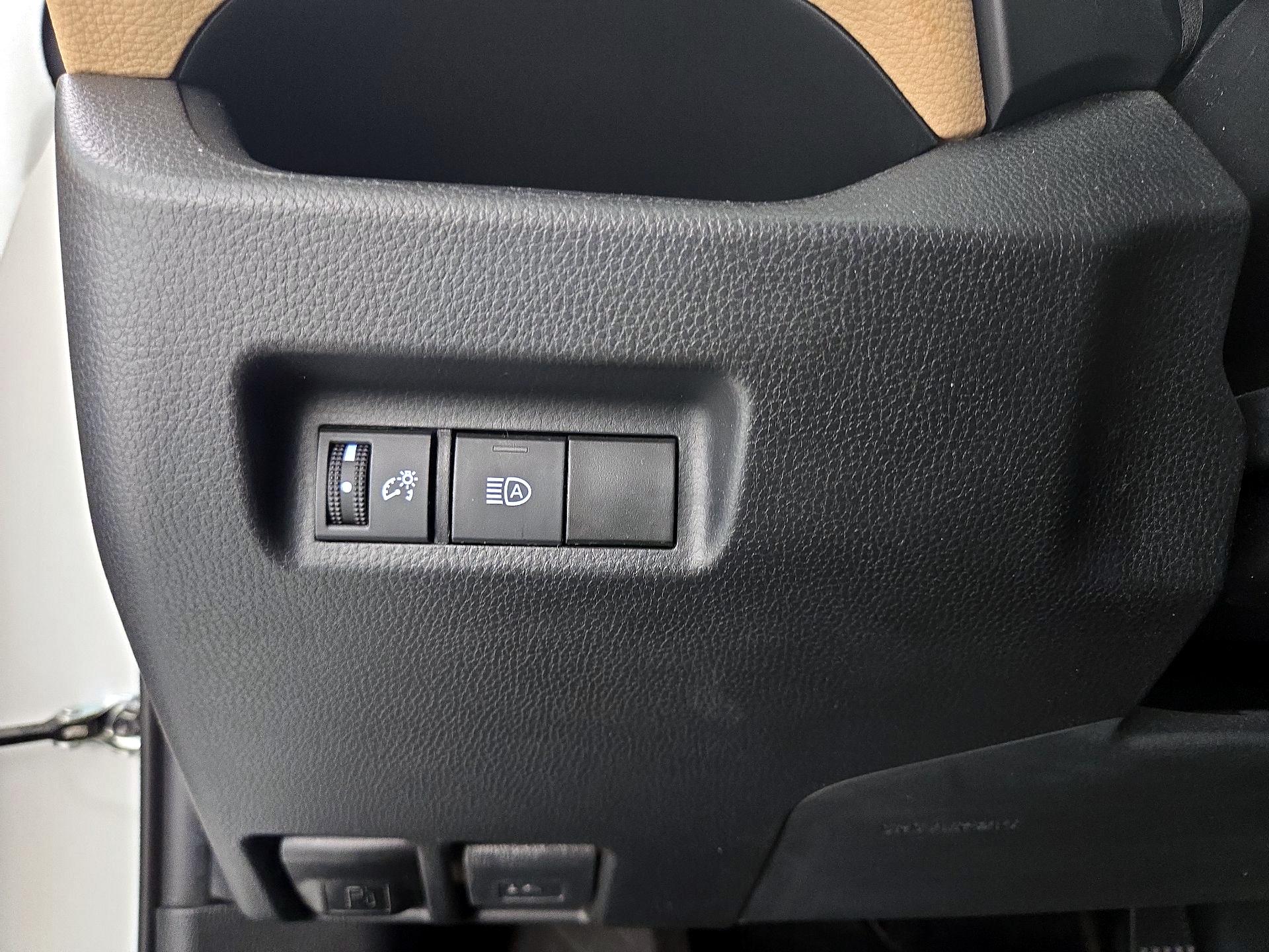 Thumbnail: 2021 Toyota RAV4 - 13