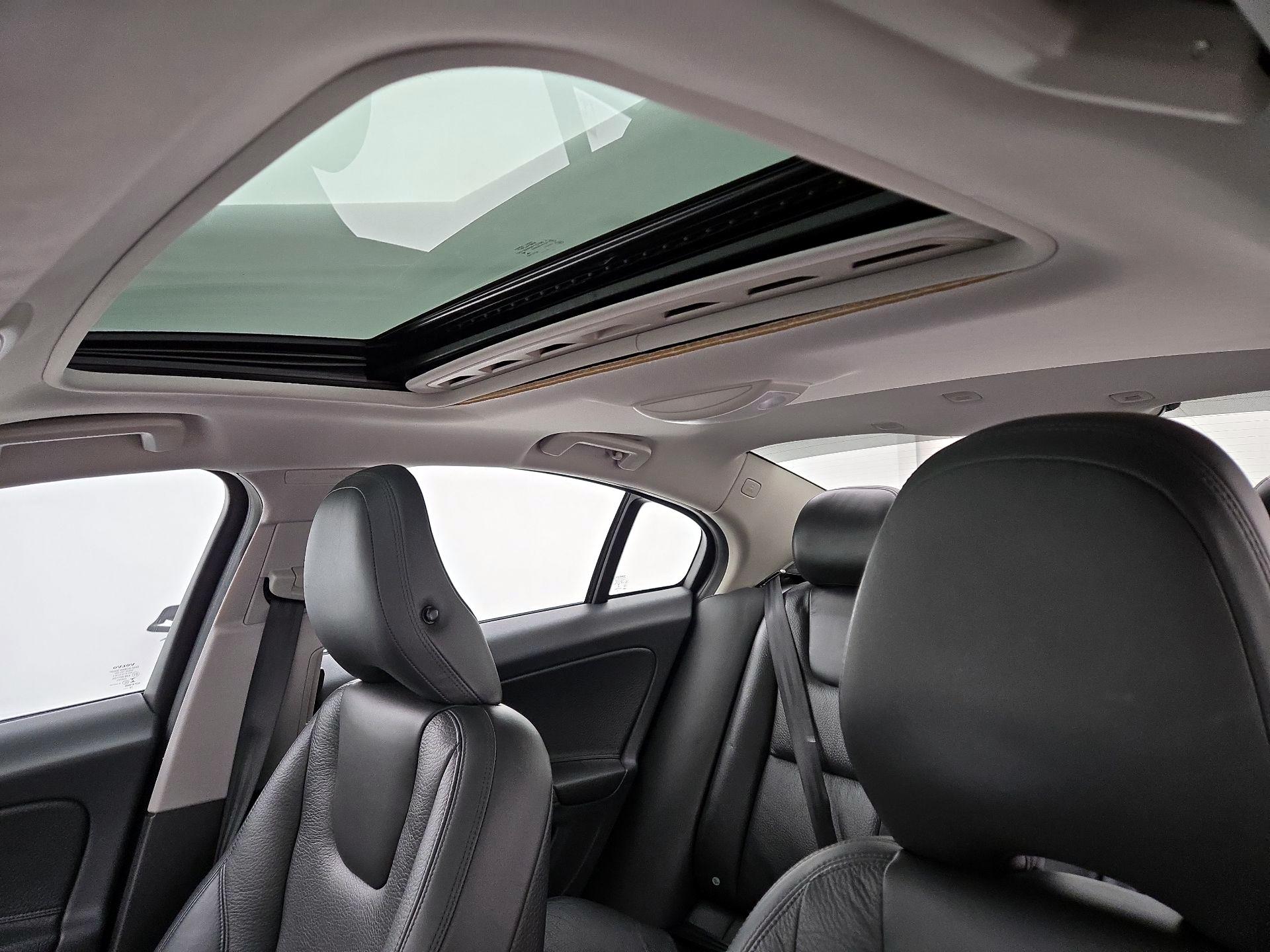 Thumbnail: 2014 Volvo S60 - 17