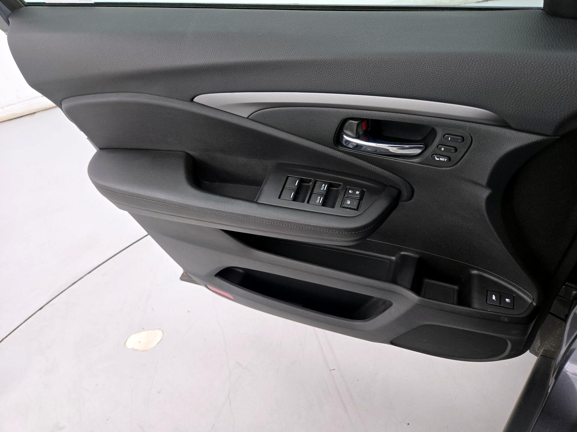 Thumbnail: 2019 Honda Pilot - 12