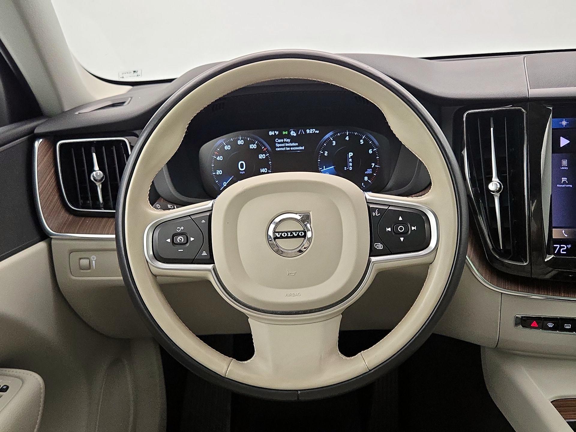 Thumbnail: 2021 Volvo XC60 - 10