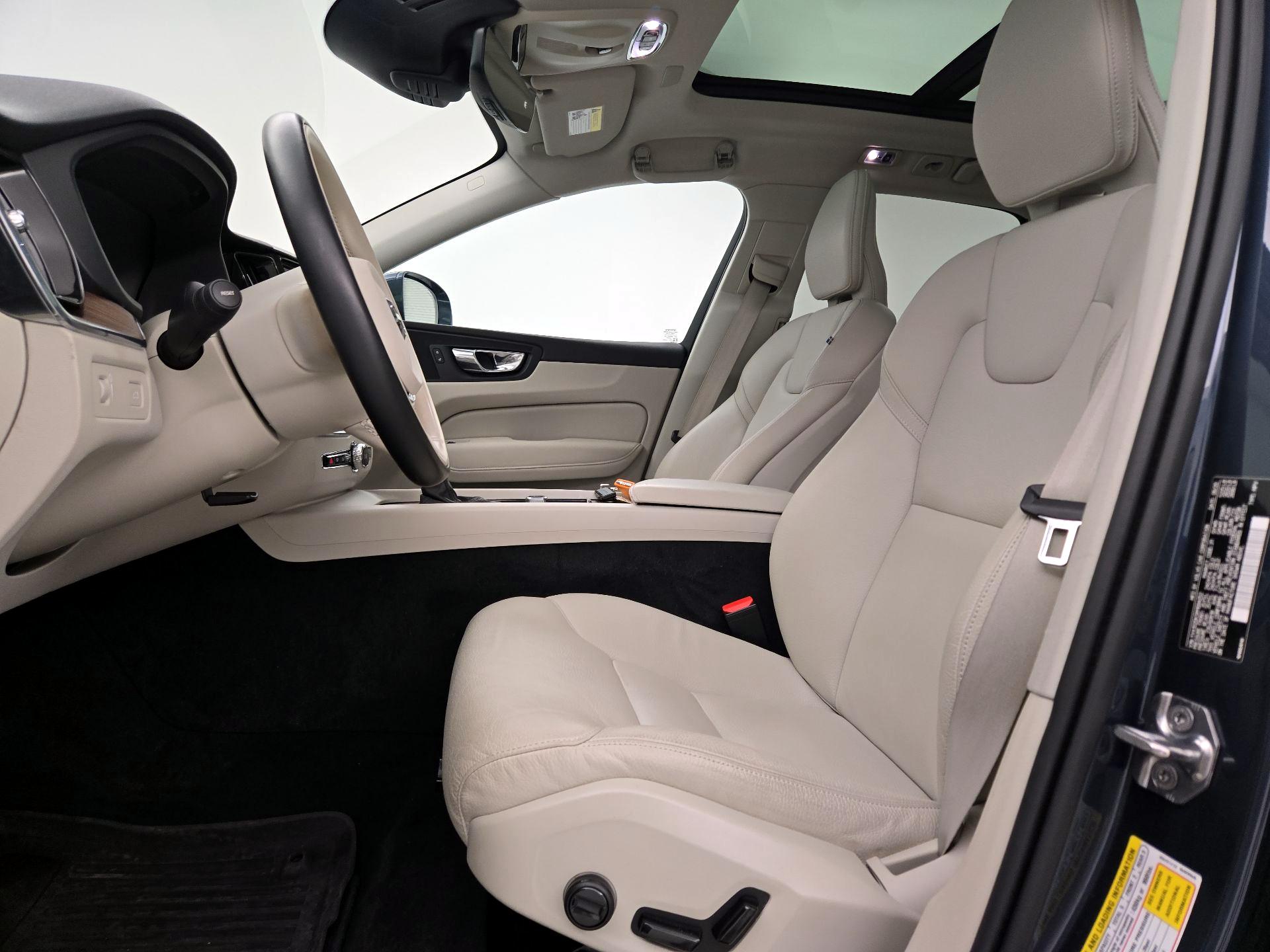Thumbnail: 2021 Volvo XC60 - 11