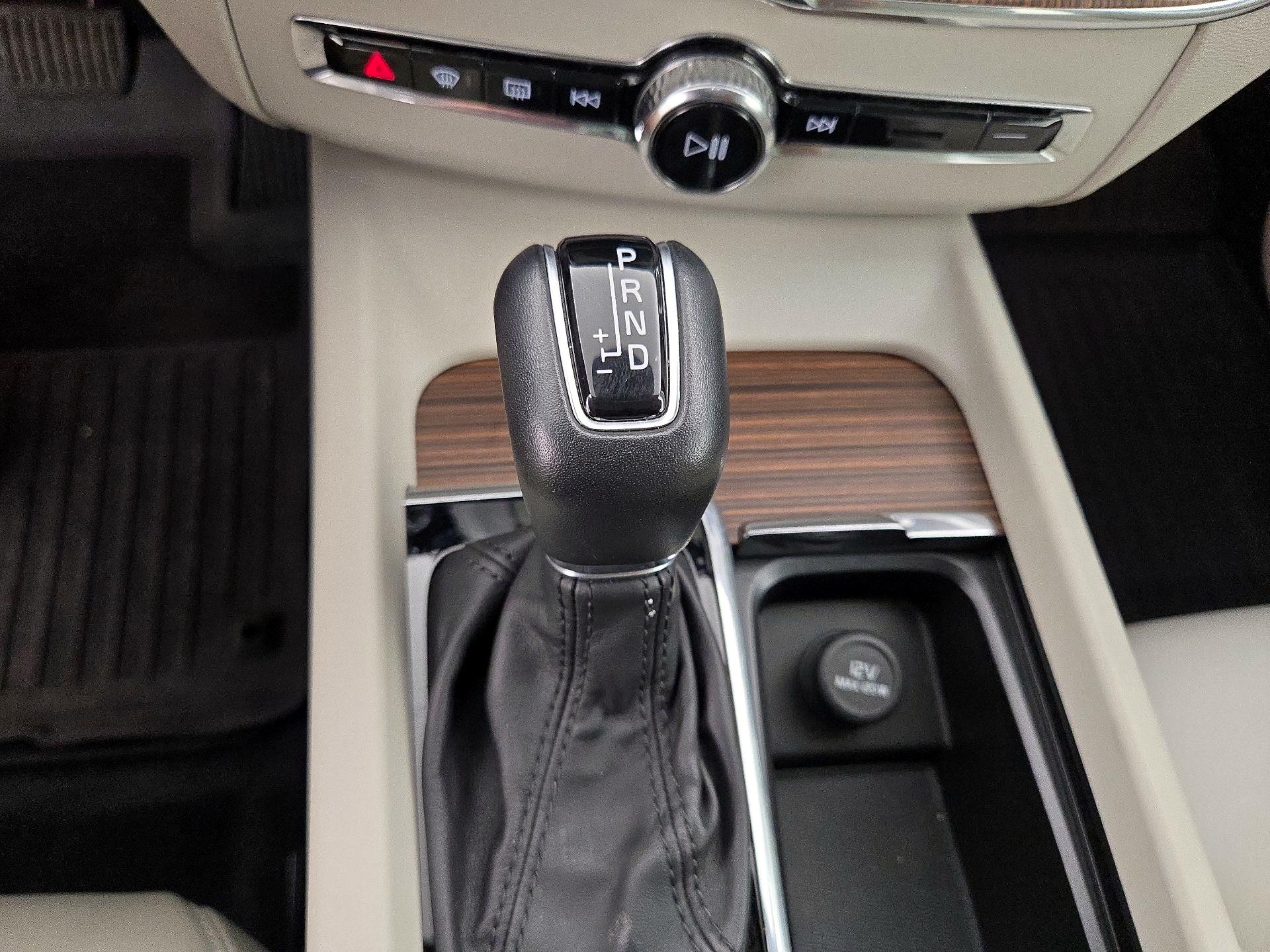Thumbnail: 2021 Volvo XC60 - 17