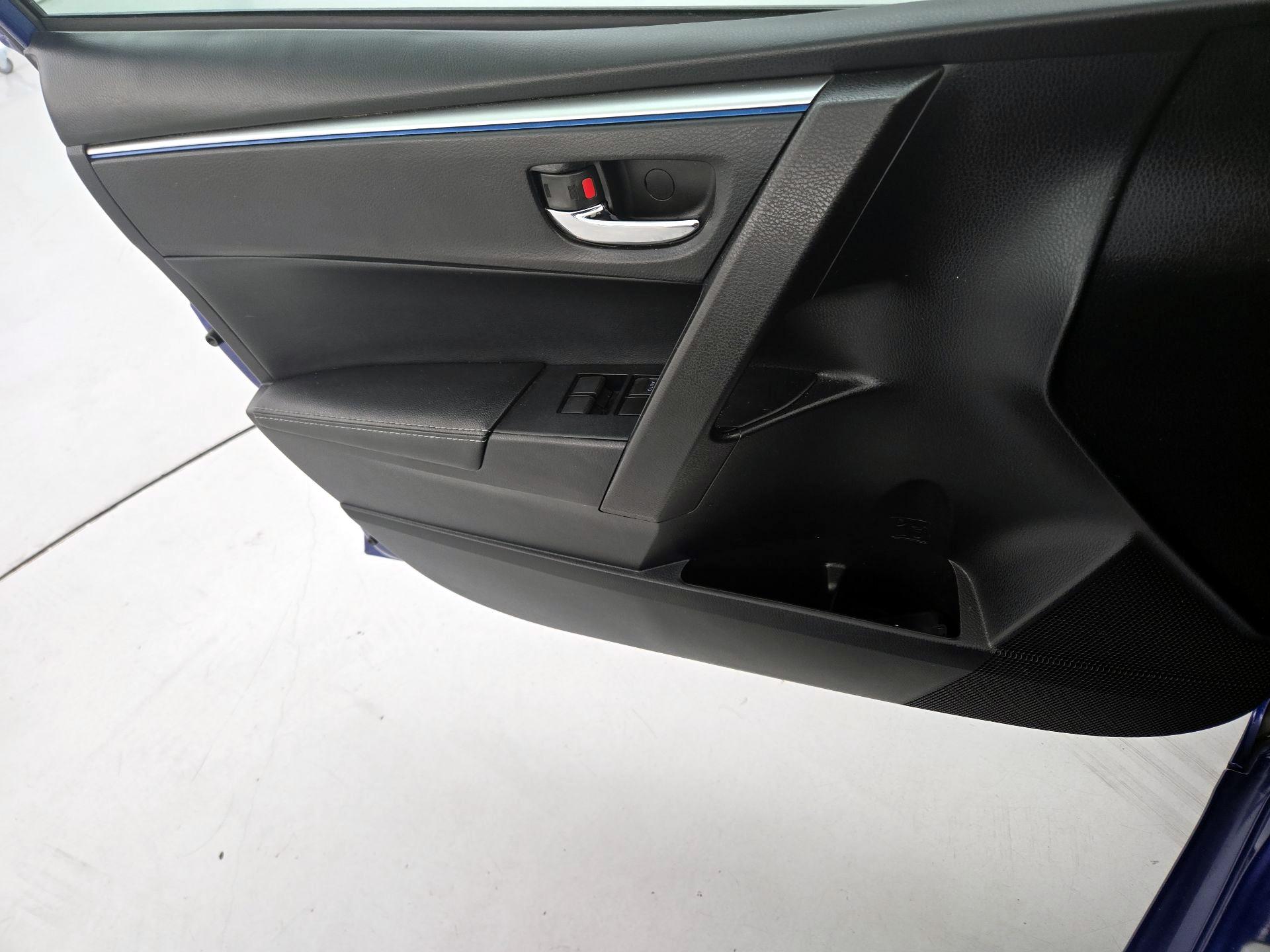 Thumbnail: 2015 Toyota Corolla - 12