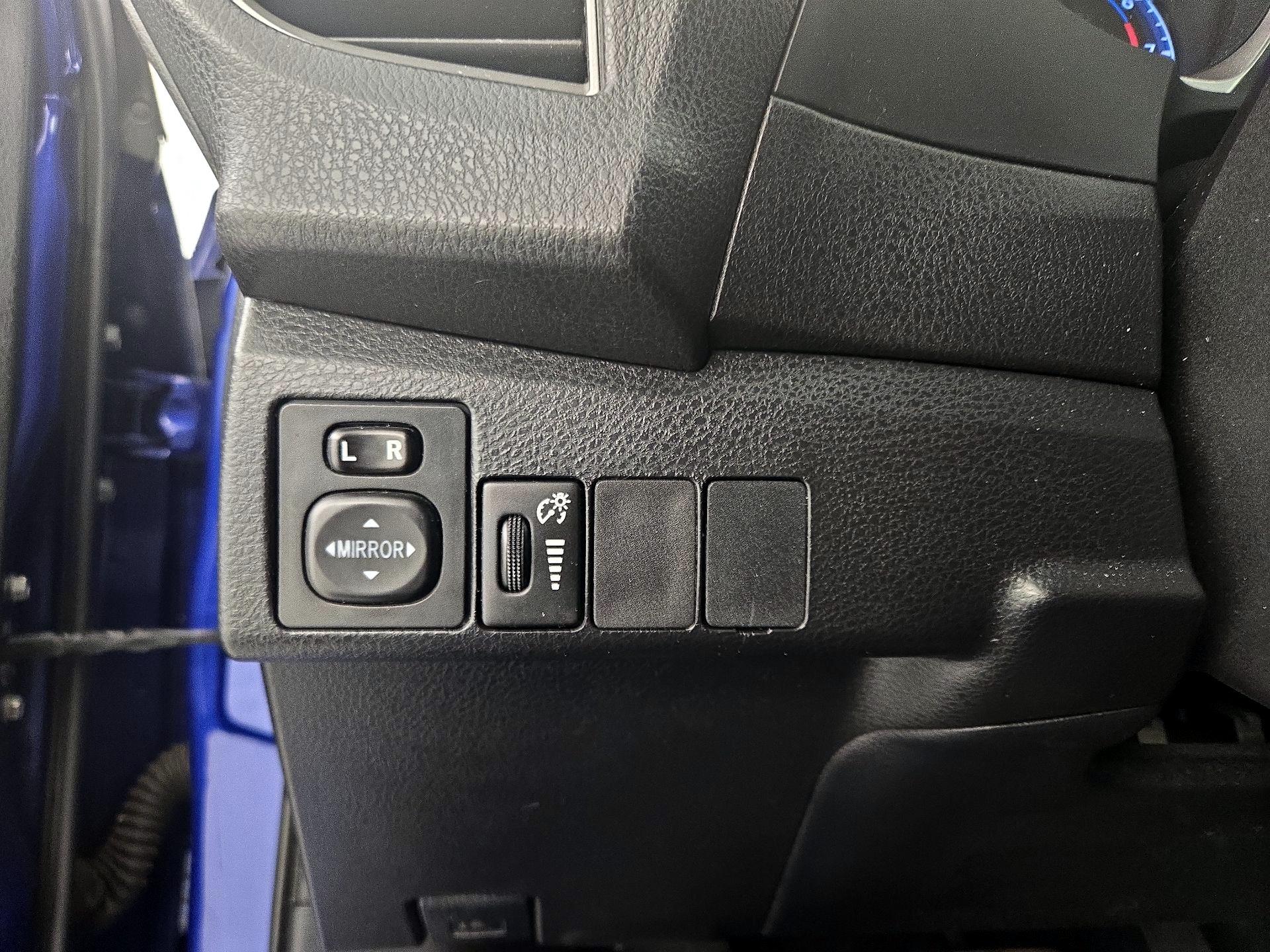 Thumbnail: 2015 Toyota Corolla - 13