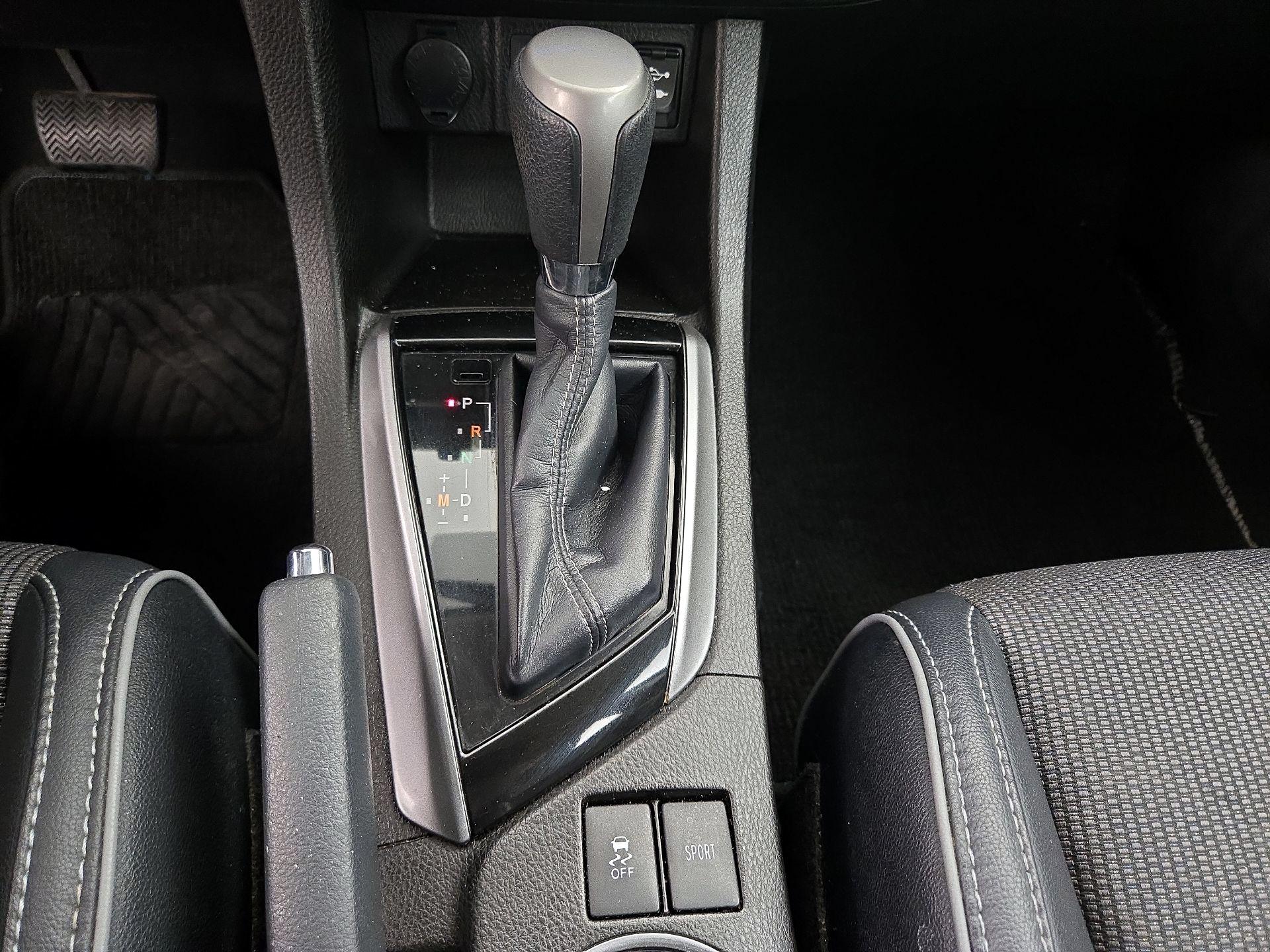Thumbnail: 2015 Toyota Corolla - 17