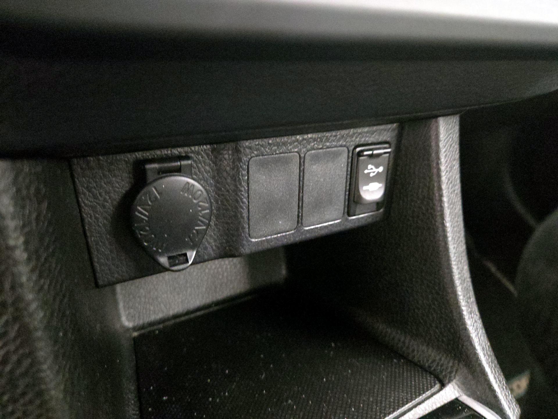Thumbnail: 2015 Toyota Corolla - 18