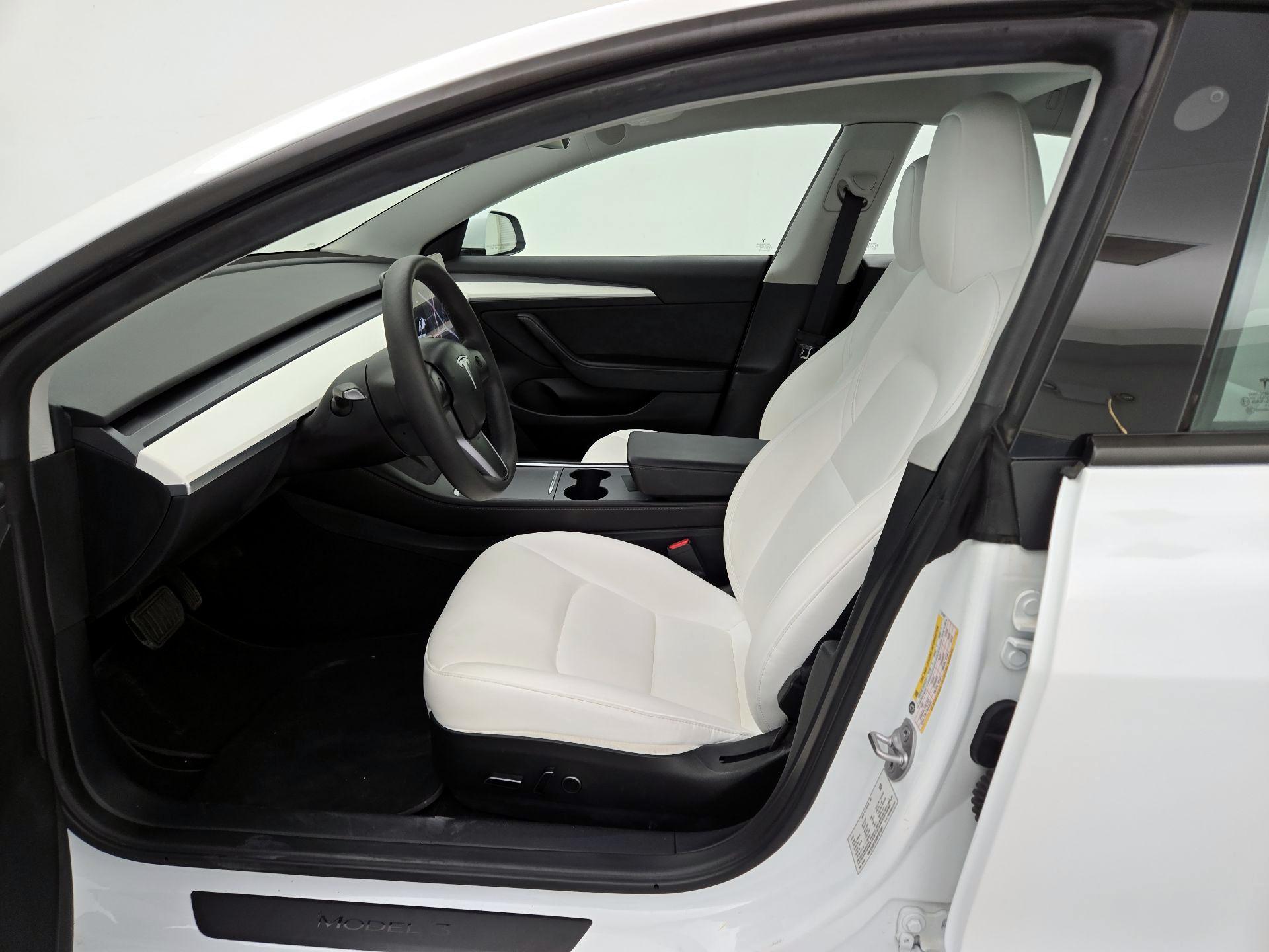 Thumbnail: 2023 Tesla Model 3 - 11