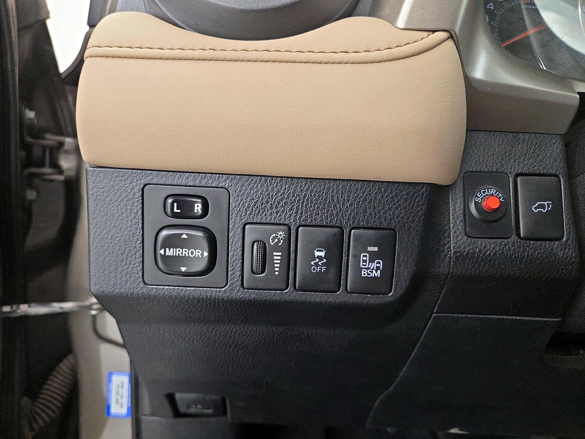 Thumbnail: 2015 Toyota RAV4 - 13