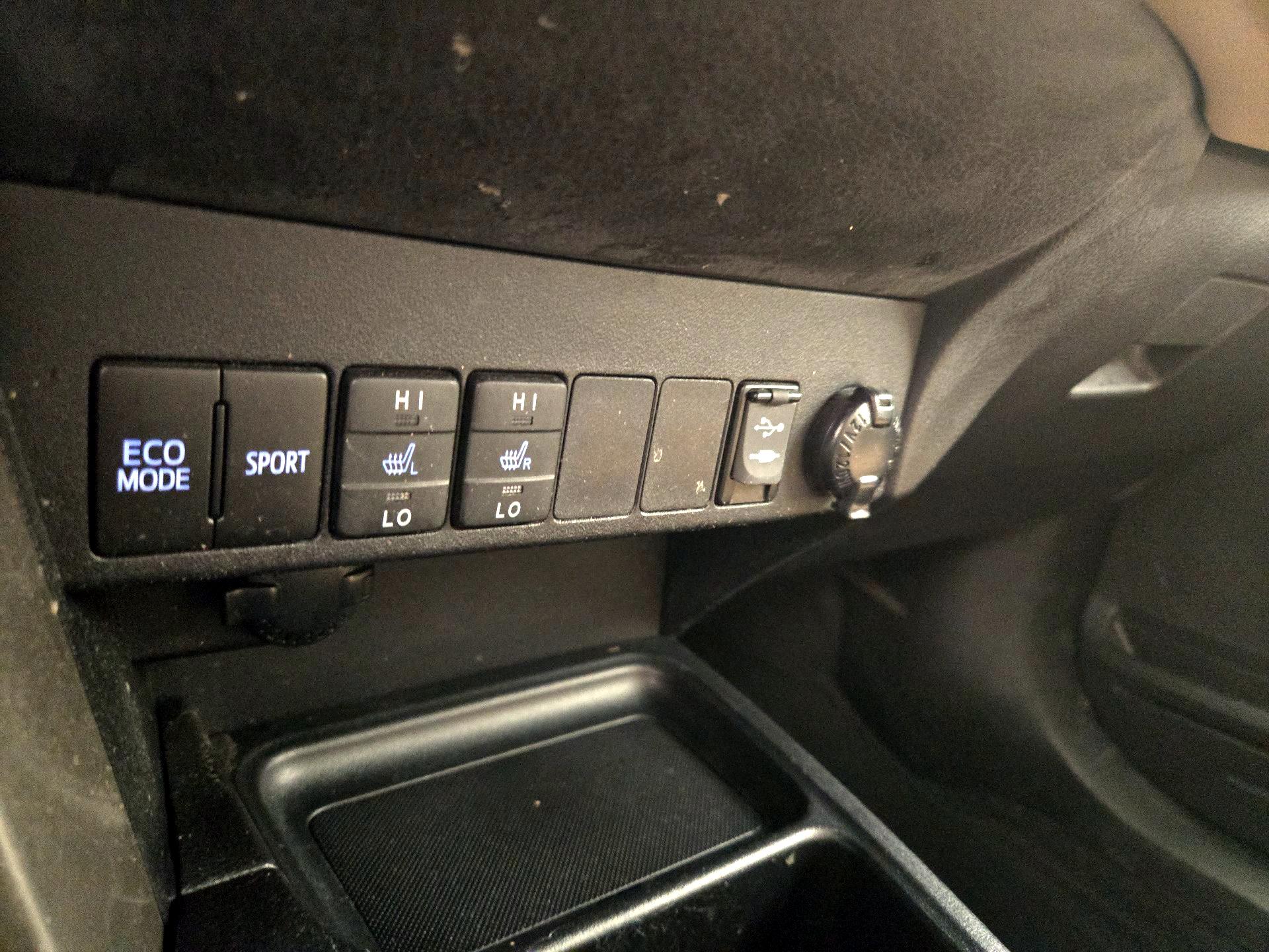 Thumbnail: 2015 Toyota RAV4 - 19