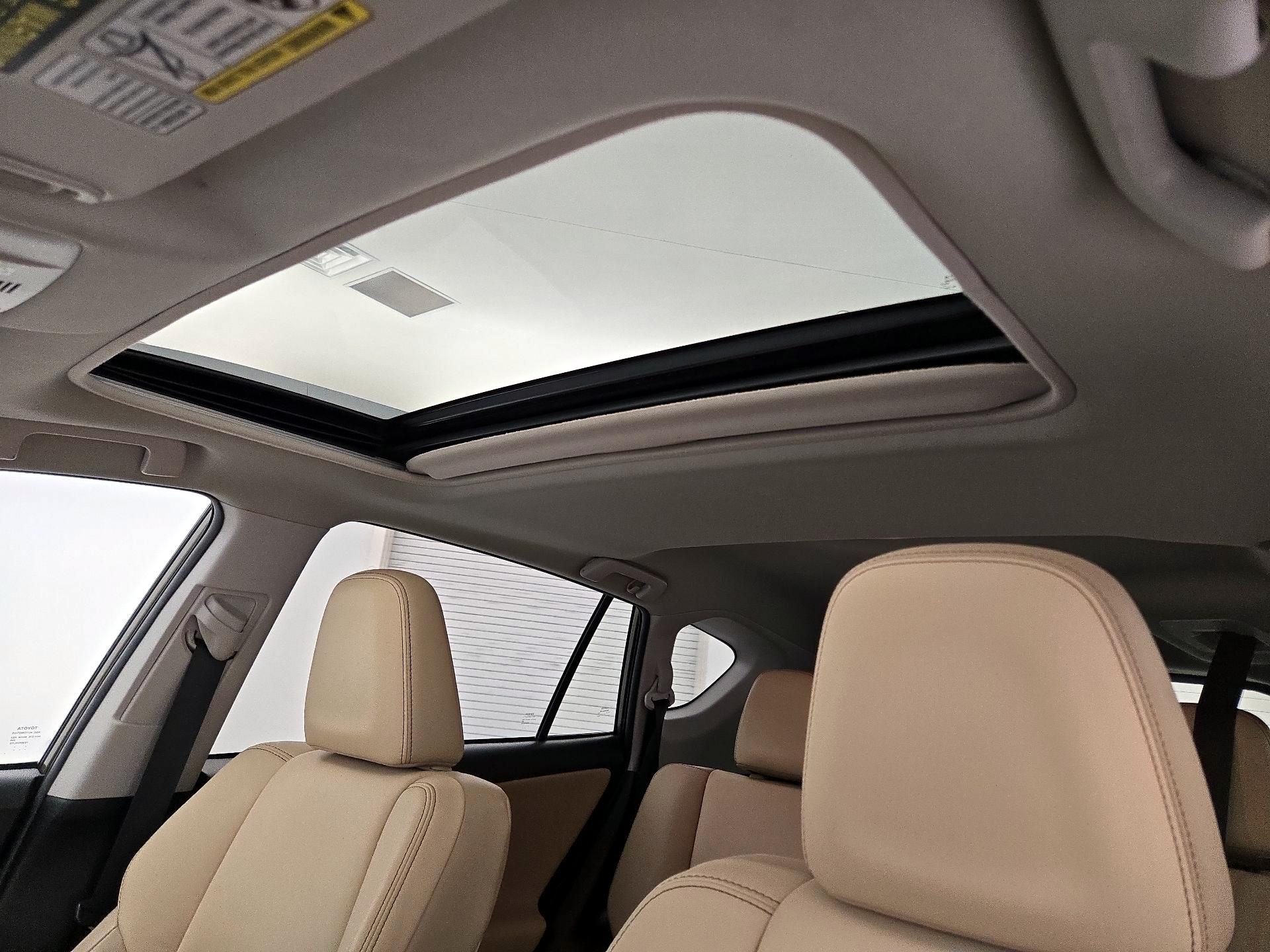 Thumbnail: 2015 Toyota RAV4 - 20
