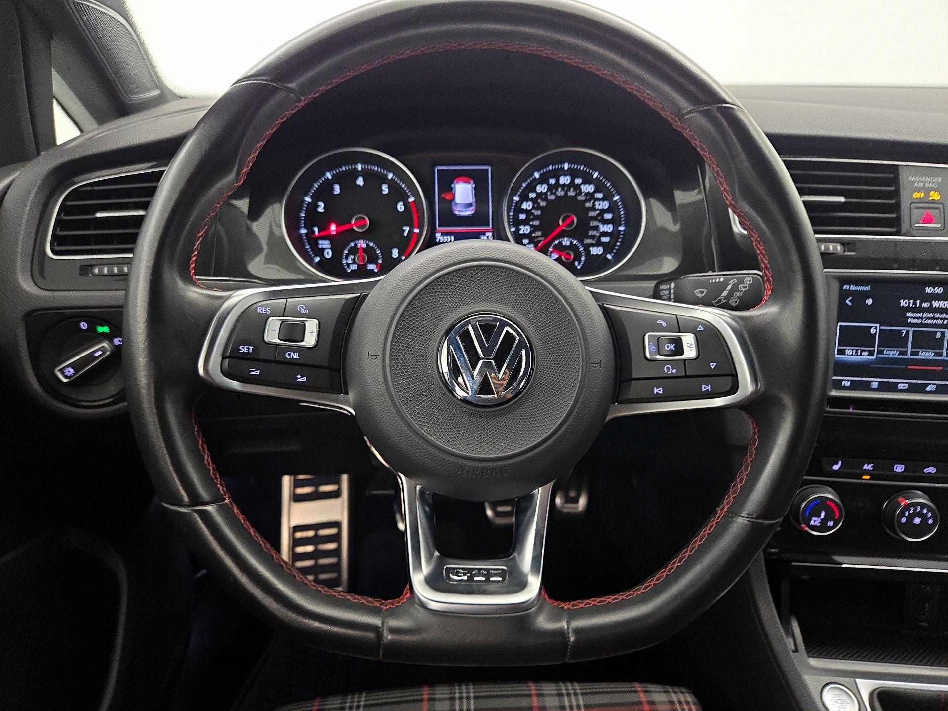 Thumbnail: 2017 Volkswagen Golf - 10