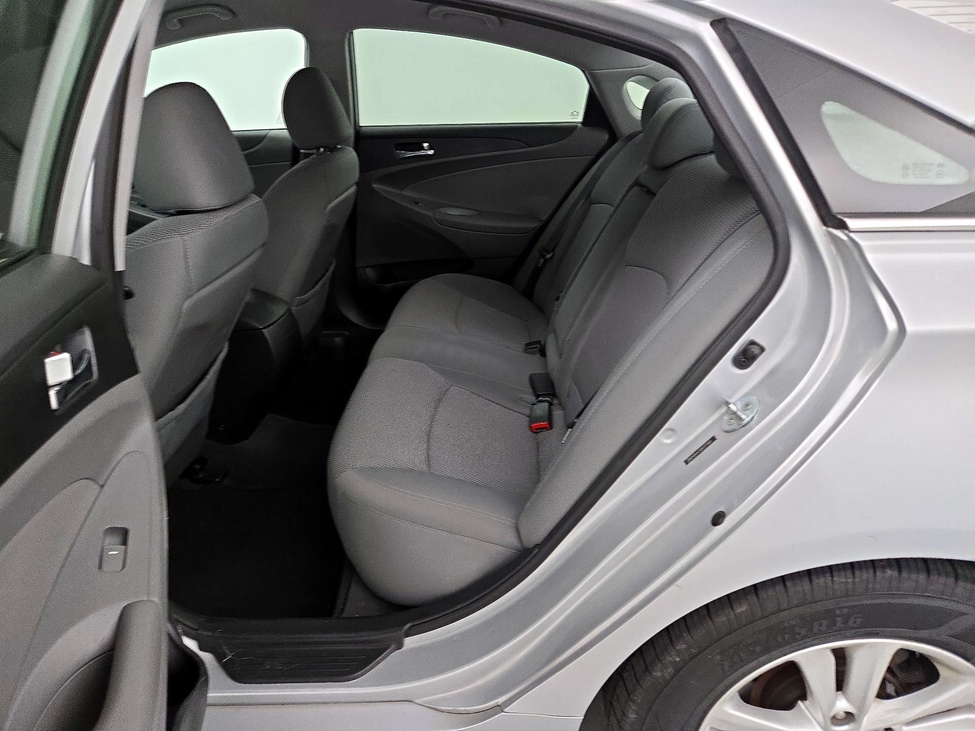 Thumbnail: 2013 Hyundai Sonata - 18