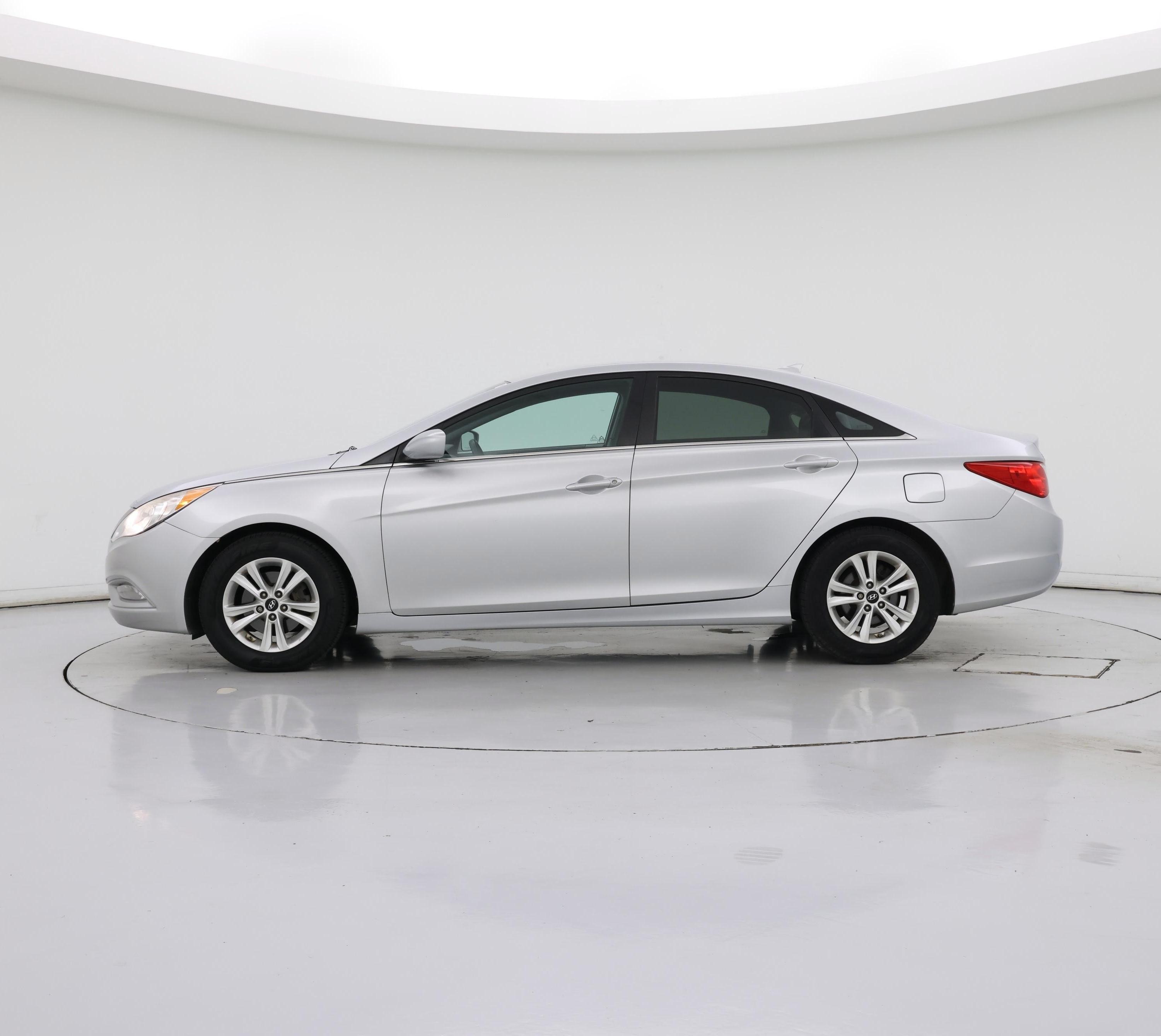 Thumbnail: 2013 Hyundai Sonata - 3