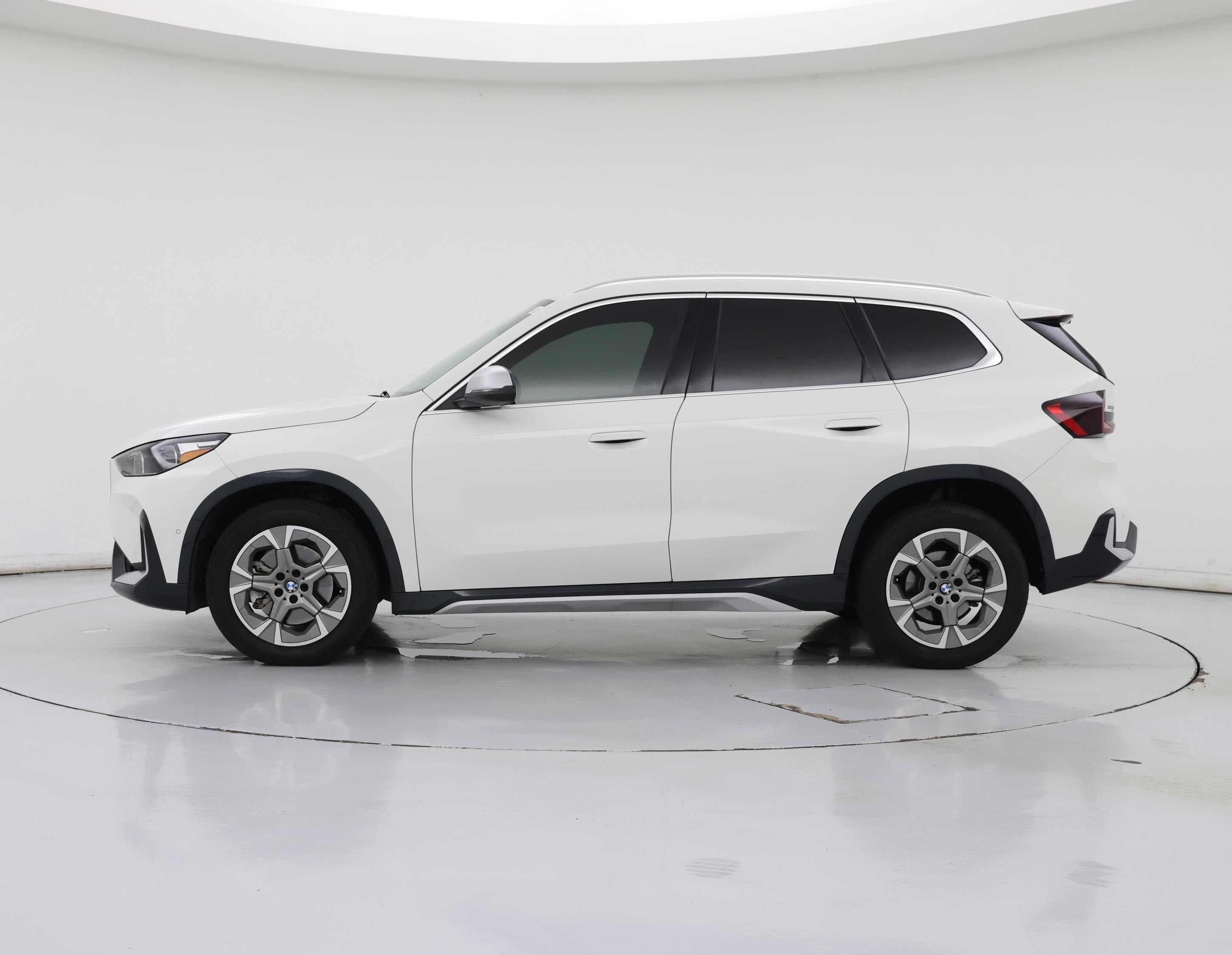 Thumbnail: 2023 BMW X1 - 3